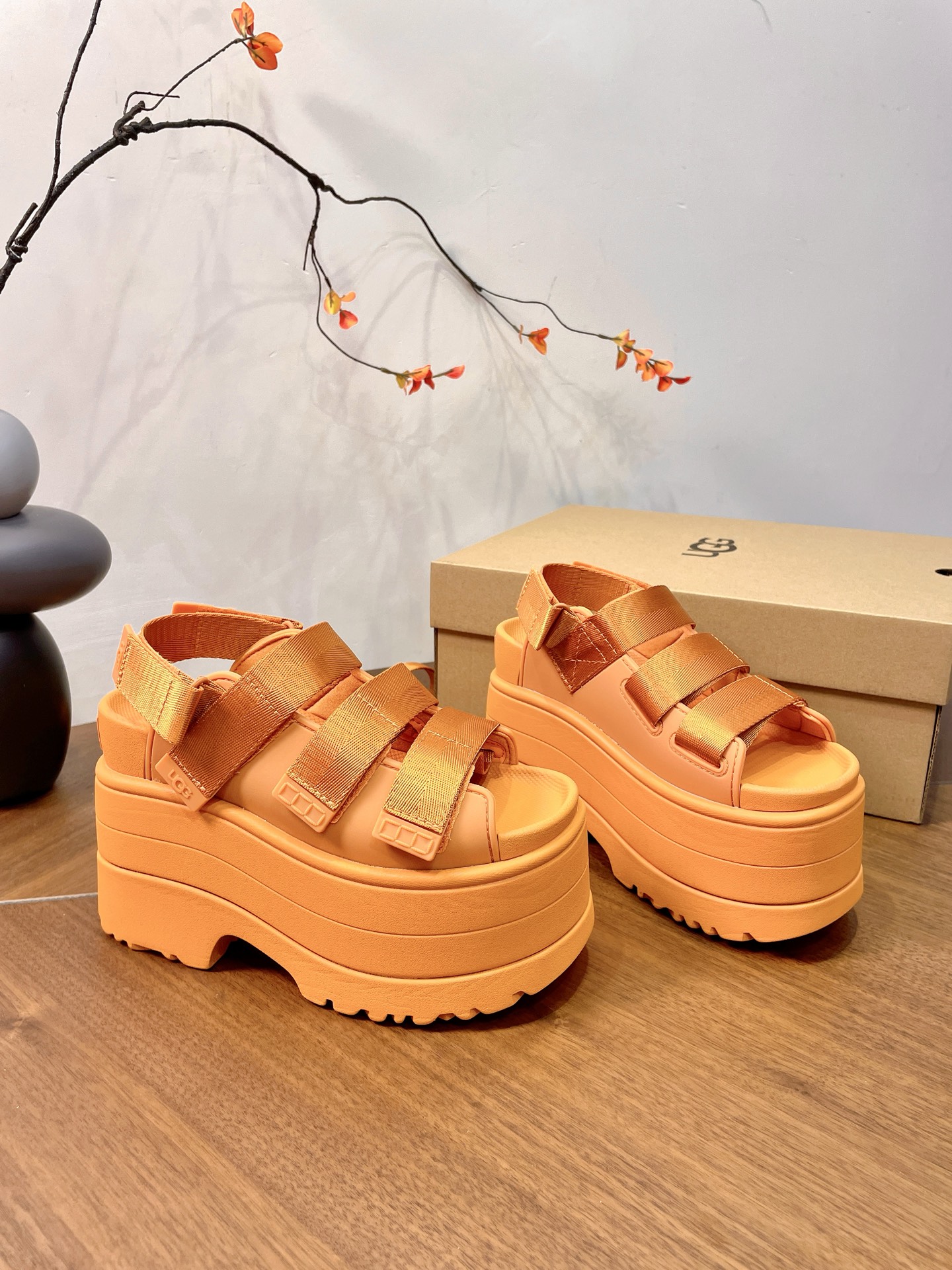 UGG Pei Joo-Chou Sandals: Stylish, Versatile, Comfortable! - 图片 2