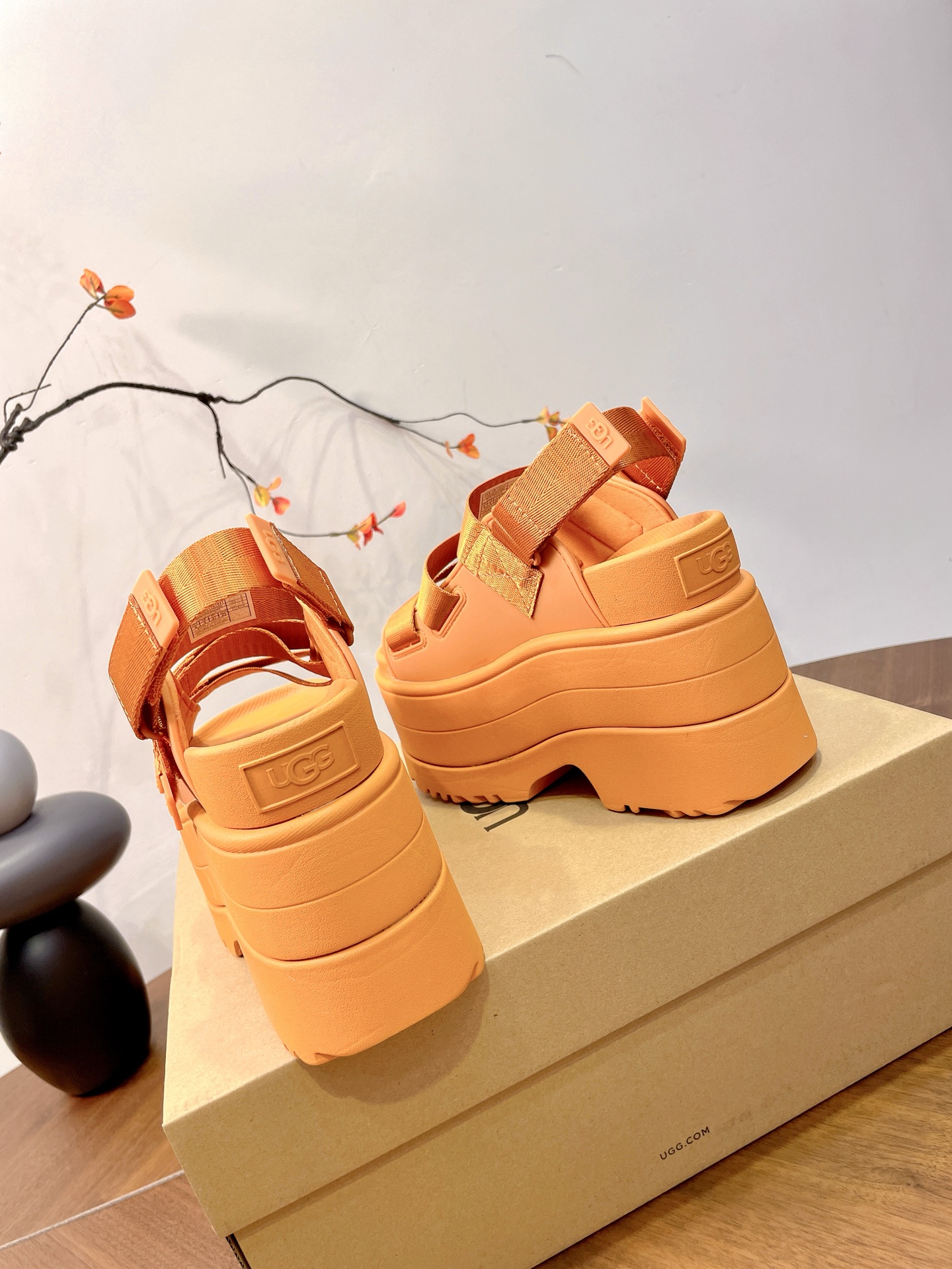 UGG Pei Joo-Chou Sandals: Stylish, Versatile, Comfortable! - 图片 6