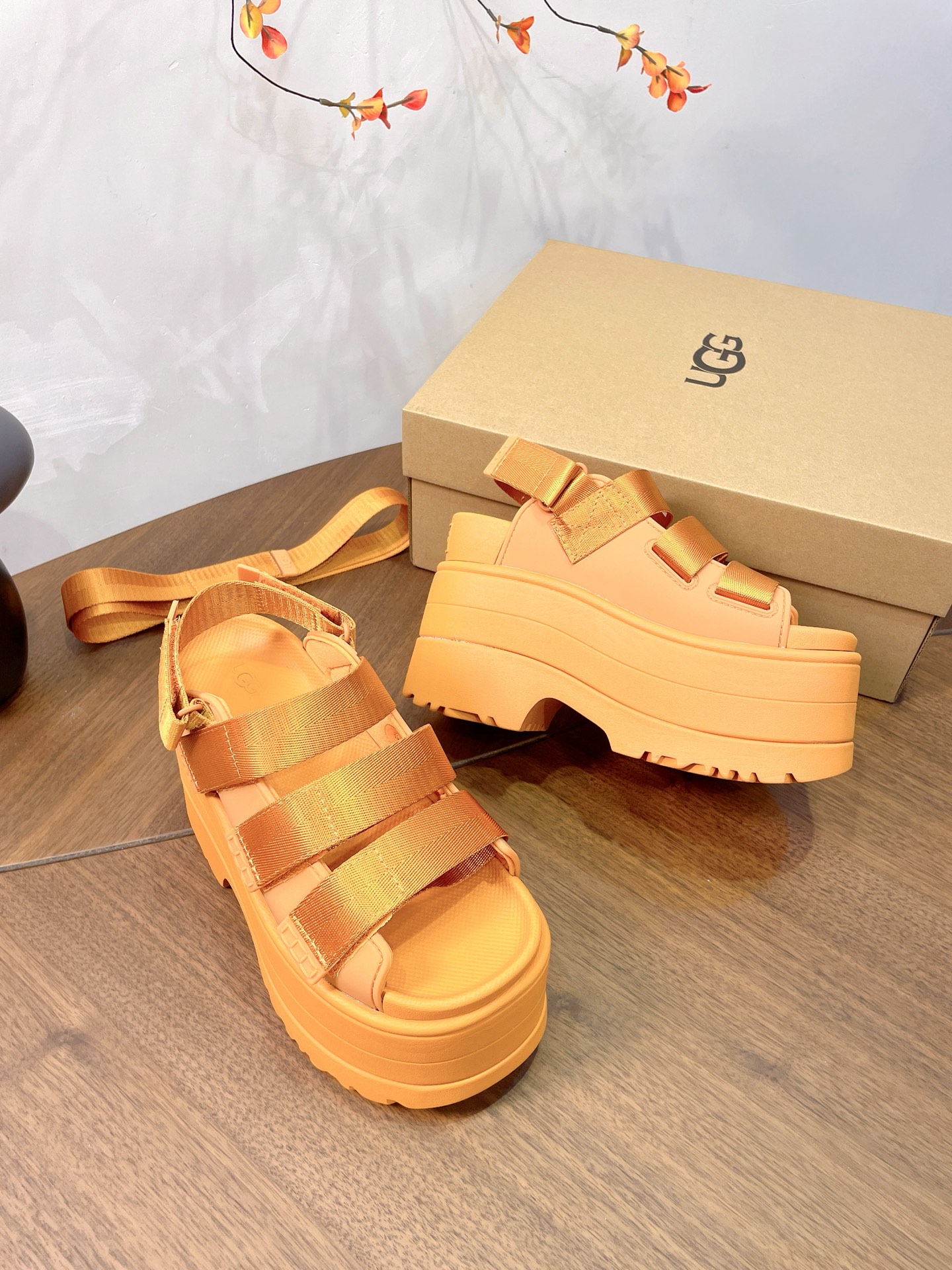 UGG Pei Joo-Chou Sandals: Stylish, Versatile, Comfortable! - 图片 4