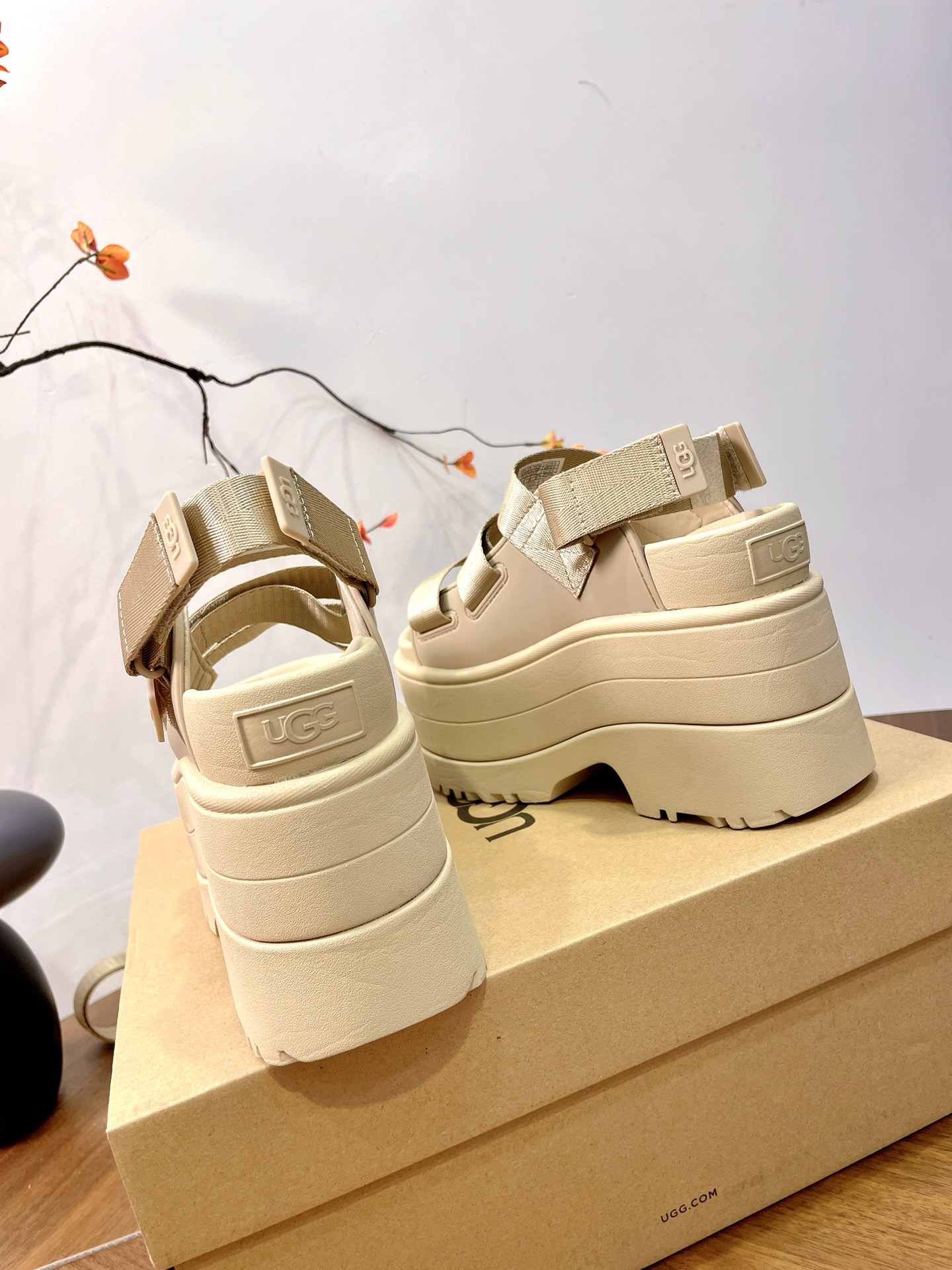 UGG Pei Joo-Chou Sandals: Stylish, Adjustable, Comfortable, Various Colors, Sizes 35-40 - 图片 6