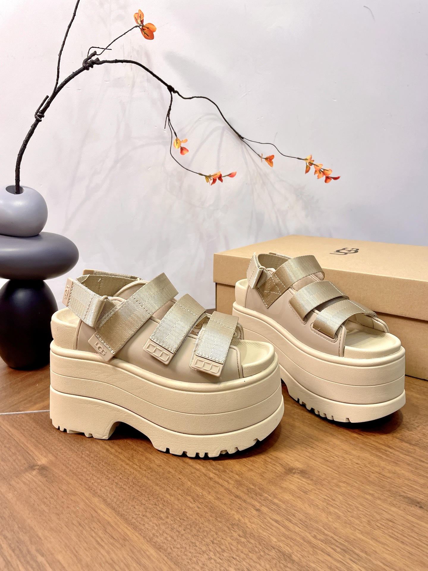UGG Pei Joo-Chou Sandals: Stylish, Adjustable, Comfortable, Various Colors, Sizes 35-40 - 图片 2