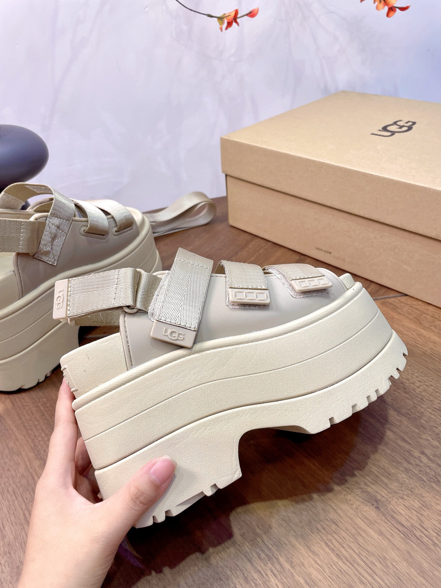 UGG Pei Joo-Chou Sandals: Stylish, Adjustable, Comfortable, Various Colors, Sizes 35-40 - 图片 5