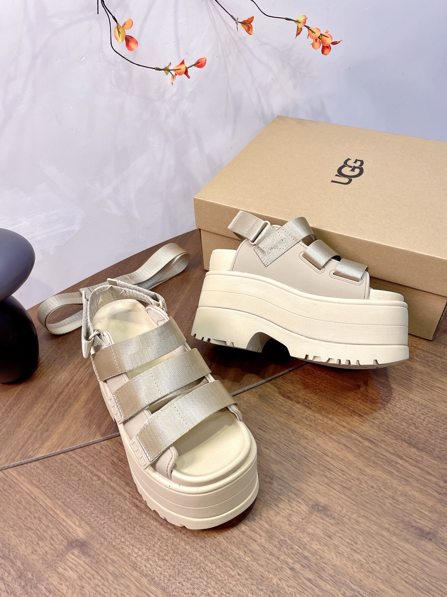 UGG Pei Joo-Chou Sandals: Stylish, Adjustable, Comfortable, Various Colors, Sizes 35-40 - 图片 4