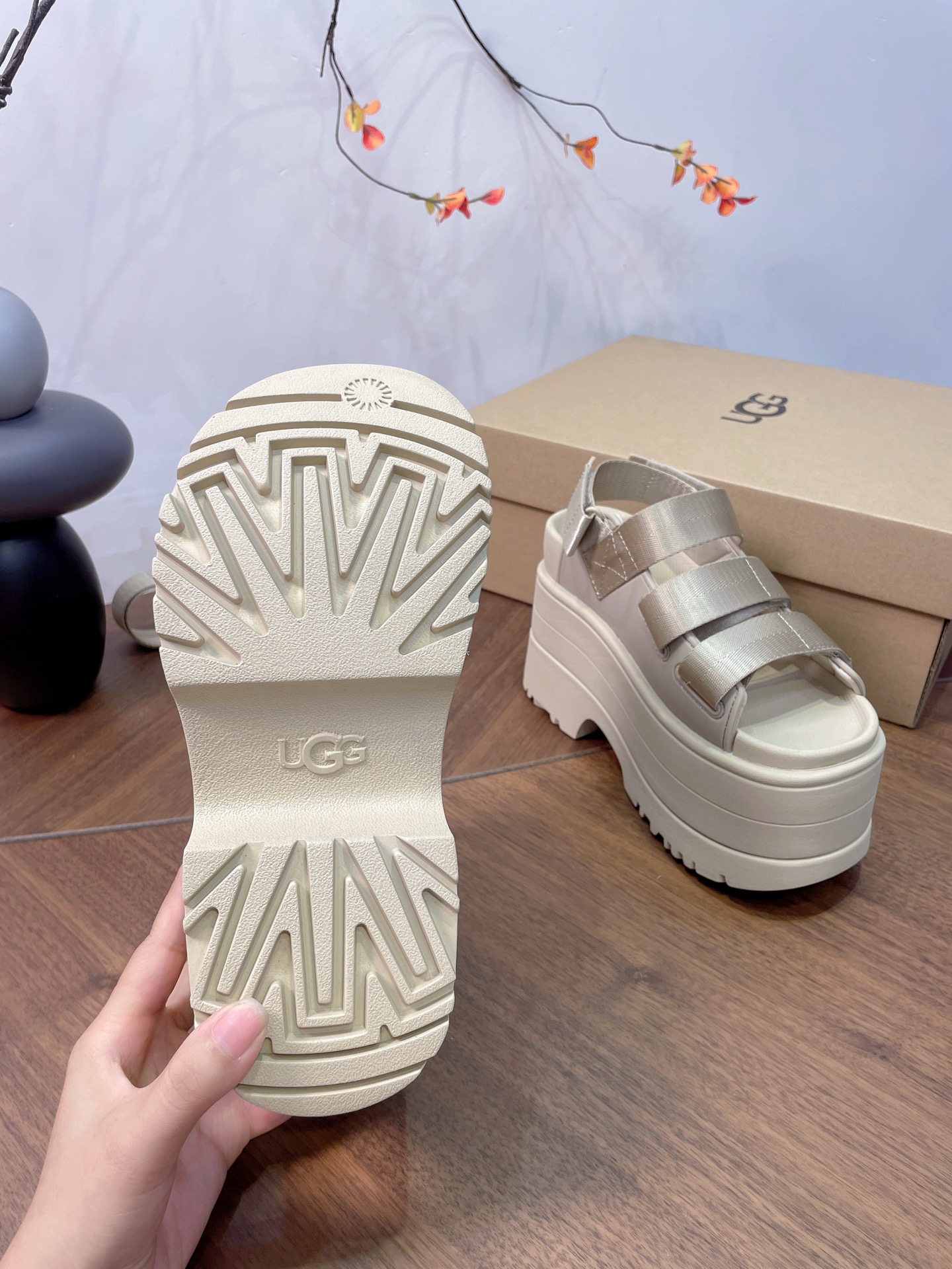 UGG Pei Joo-Chou Sandals: Stylish, Adjustable, Comfortable, Various Colors, Sizes 35-40 - 图片 9
