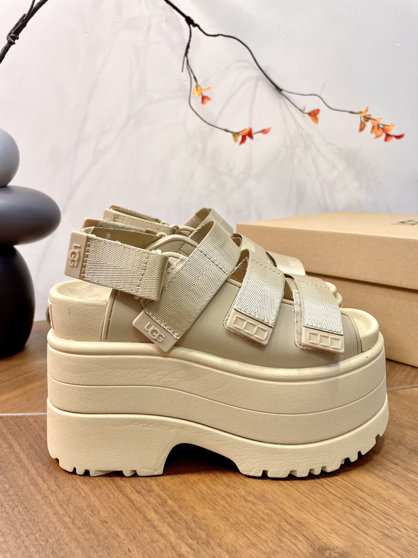UGG Pei Joo-Chou Sandals: Stylish, Adjustable, Comfortable, Various Colors, Sizes 35-40 - 图片 3