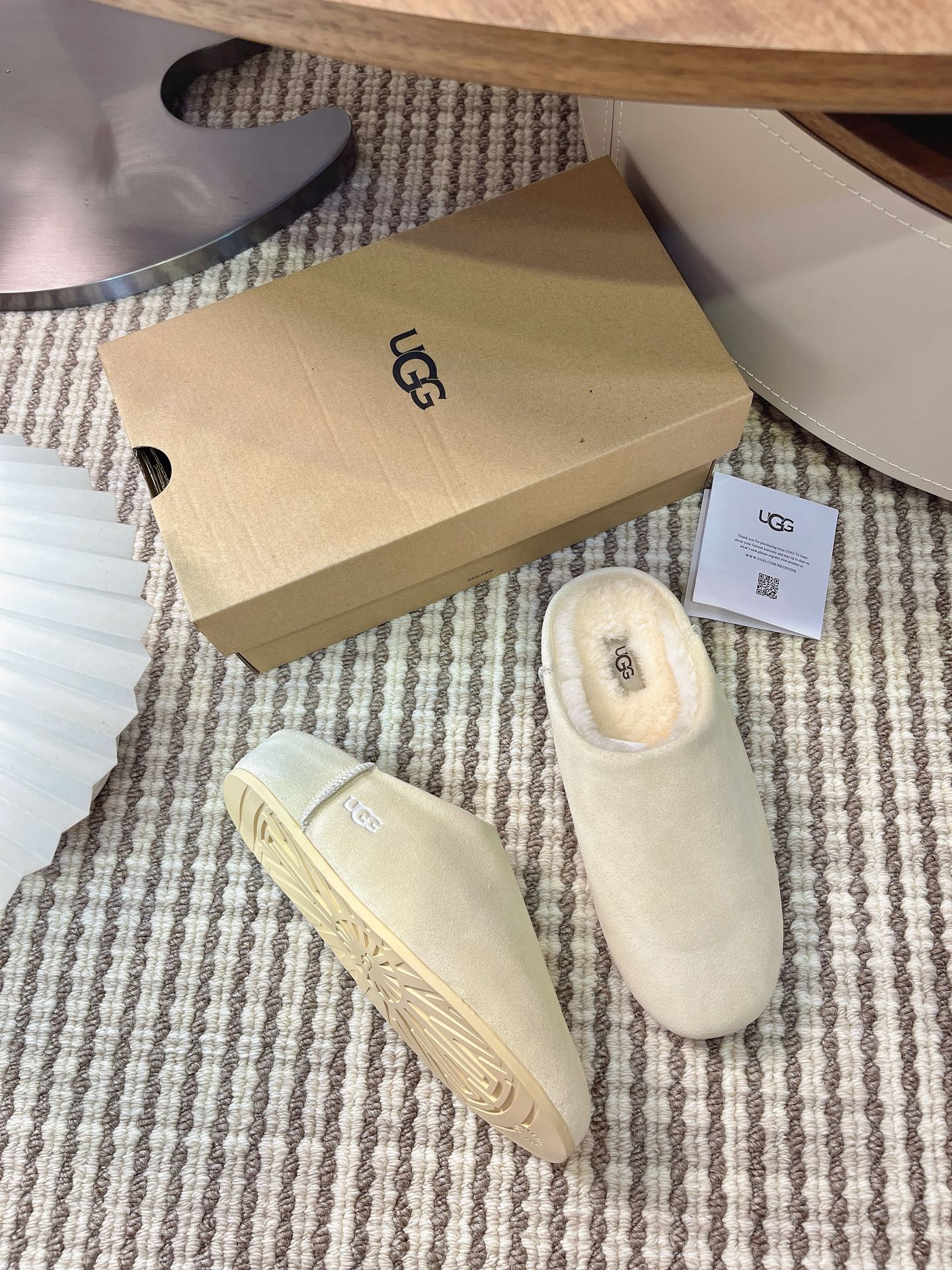 UGG秋季新款女士浅口休闲鞋 轻薄一脚蹬懒人鞋 包头鞋 小土豆鞋 各路网红明星同款上脚非常好看，舒适百搭