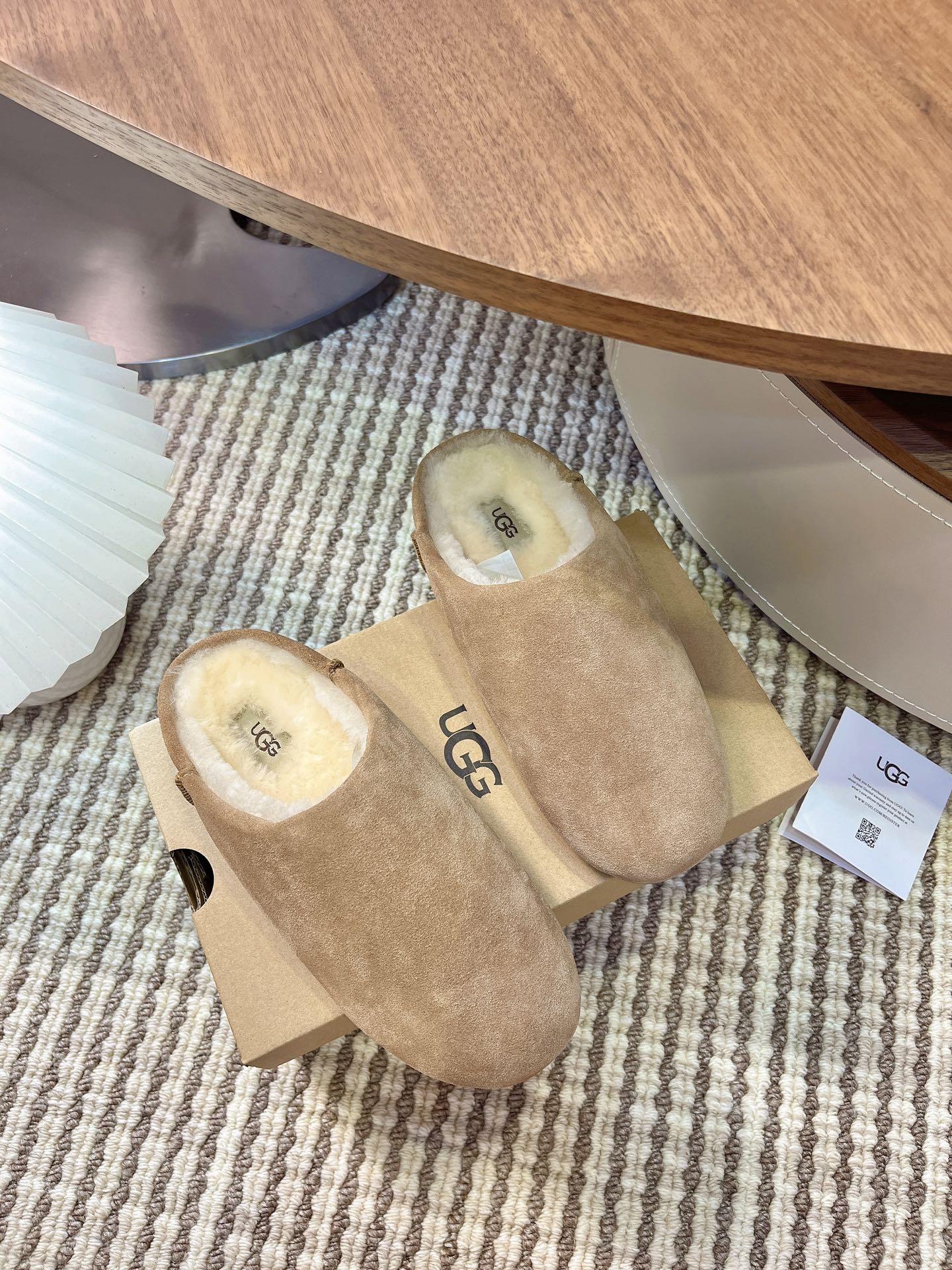 UGG秋季新款女士浅口休闲鞋 轻薄一脚蹬懒人鞋 包头鞋 小土豆鞋 各路网红明星同款上脚非常好看，舒适百搭