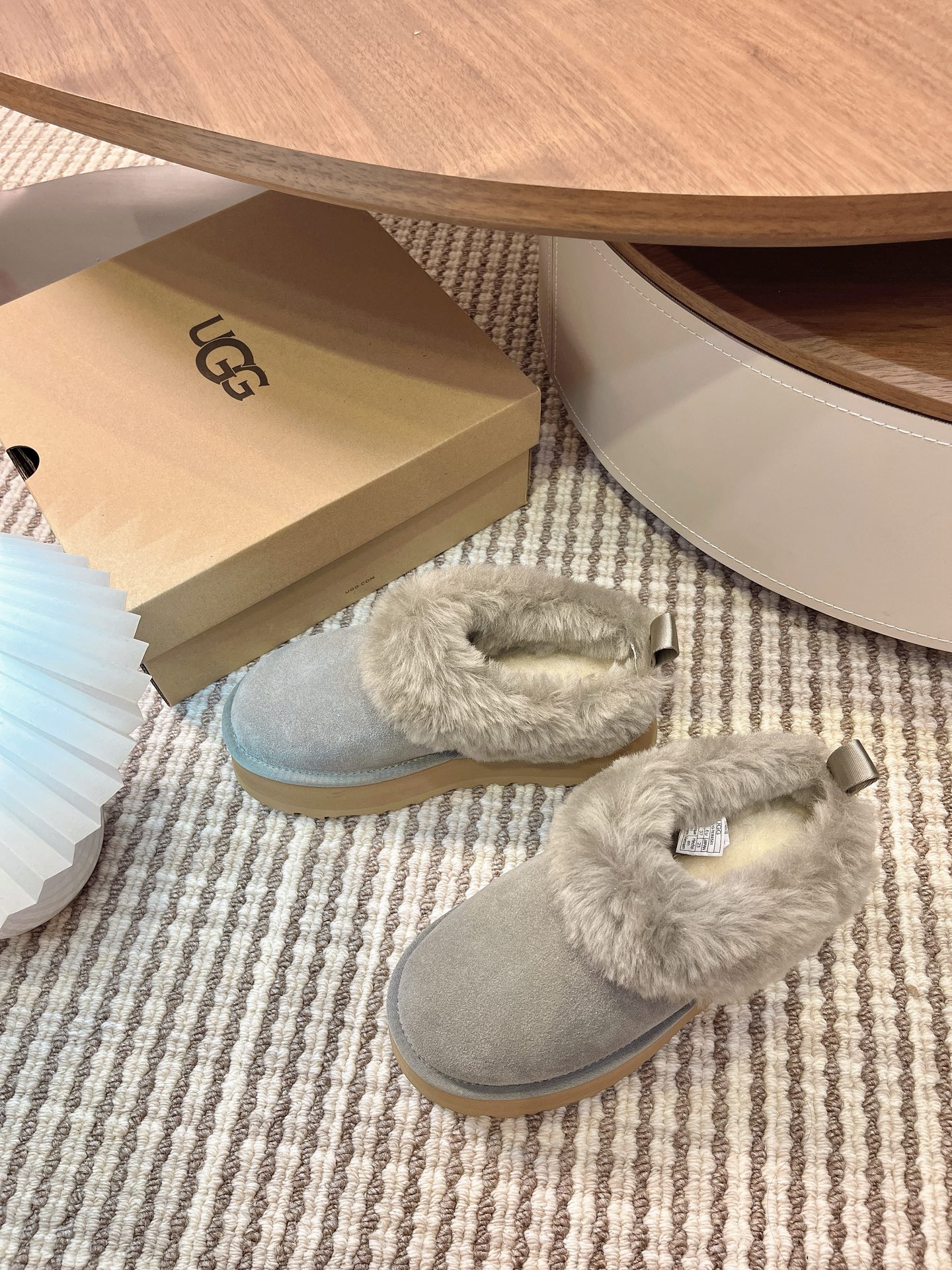 UGG 秋冬新款塔茨勒居家便鞋，内里真羊毛，三层半组合eva发泡大底◾️羊皮毛鞋鞋领，溢毛设计，可爱甜美
