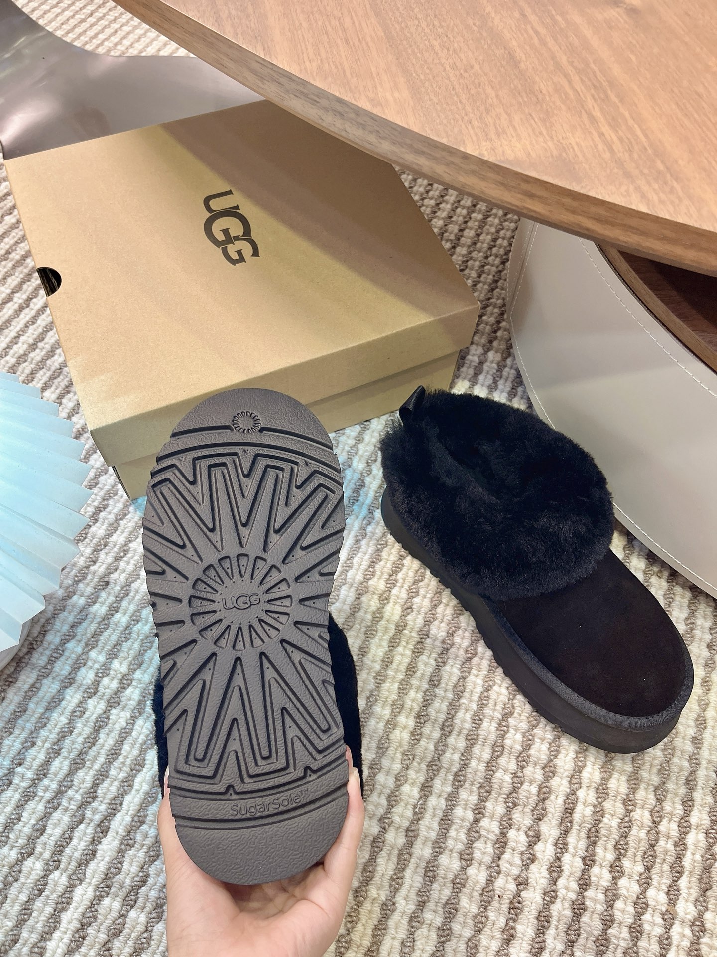 UGG 秋冬新款塔茨勒居家便鞋，内里真羊毛，三层半组合eva发泡大底◾️羊皮毛鞋鞋领，溢毛设计，可爱甜美