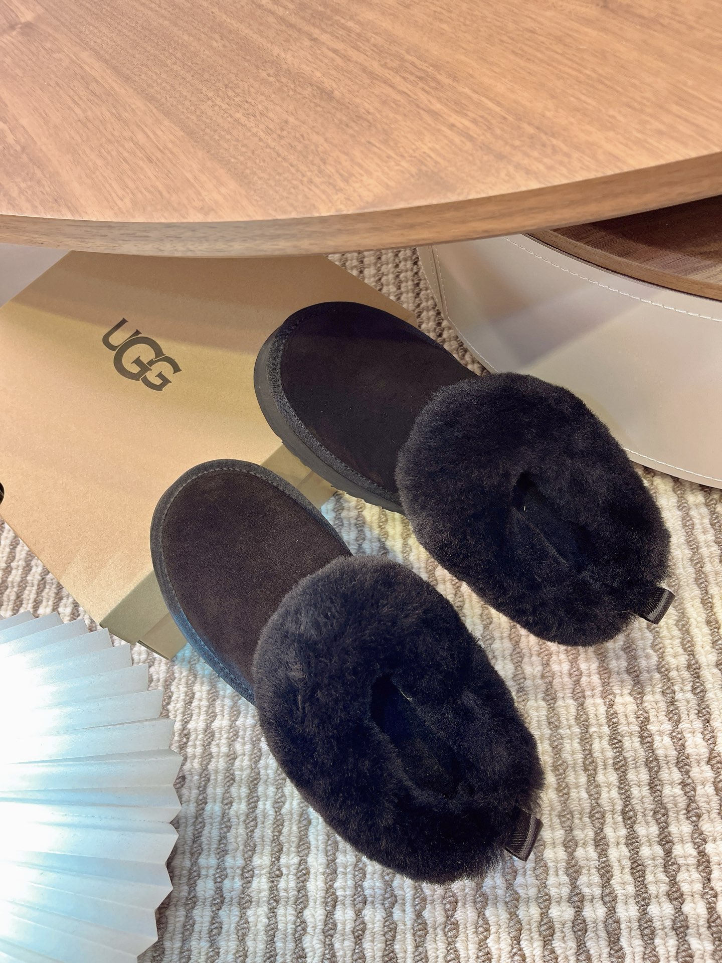 UGG 秋冬新款塔茨勒居家便鞋，内里真羊毛，三层半组合eva发泡大底◾️羊皮毛鞋鞋领，溢毛设计，可爱甜美
