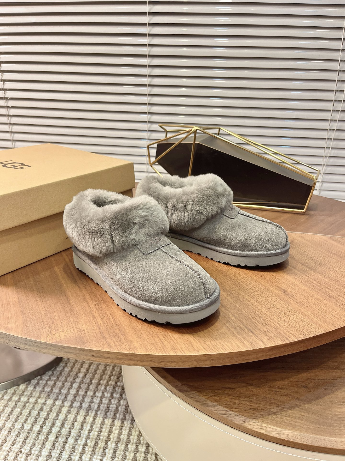 NO:482457,Classic Tatt thin-soled snow boots from the alien planet Ugg2cm thin-soled Tatt UGG warm artifact Star drag lazy shoes light mouth slippers easy to put on and take off One foot casual fur shoes short boots Color maroon black gray Size 35-40, snow boots, boots19860909经典塔茨特薄底雪地靴 来自外星球Ugg2cm薄底塔茨特 UGG 保暖神器 星拖懒人鞋浅口便鞋一脚蹬穿脱方便 一脚蹬休闲毛毛鞋短筒短靴 颜色栗色 黑色 灰色 尺码35-40,雪地靴,boots,Women's Shoes