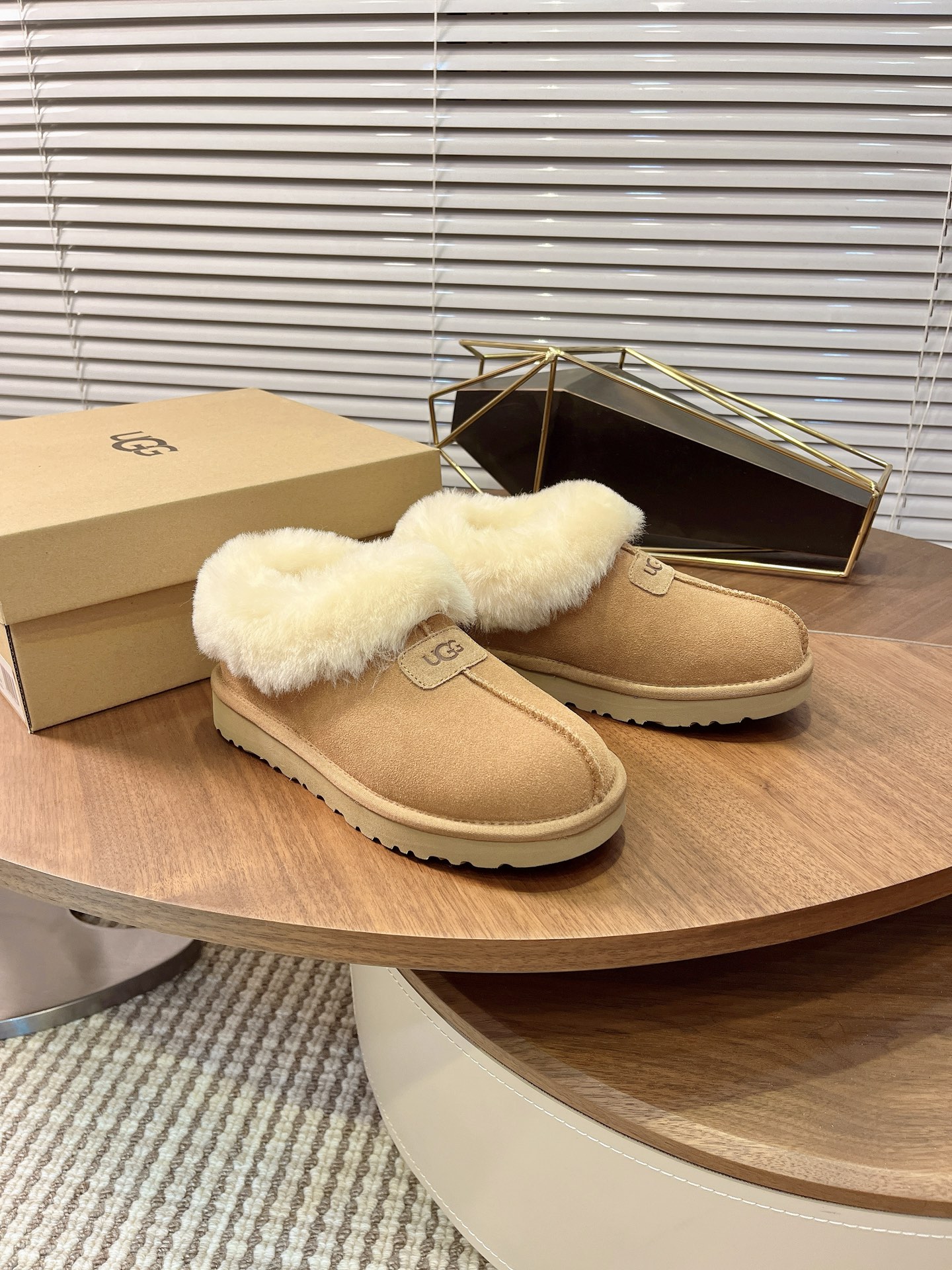 NO:482460,Classic Tatt thin-soled snow boots from the alien planet Ugg2cm thin-soled Tatt UGG warm artifact Star drag lazy shoes light mouth slippers easy to put on and take off One foot casual fur shoes short boots Color maroon black Size 35-40, snow boots, boots19860909经典塔茨特薄底雪地靴 来自外星球Ugg2cm薄底塔茨特 UGG 保暖神器 星拖懒人鞋浅口便鞋一脚蹬穿脱方便 一脚蹬休闲毛毛鞋短筒短靴 颜色栗色 黑色 尺码35-40,雪地靴,boots,Women's Shoes