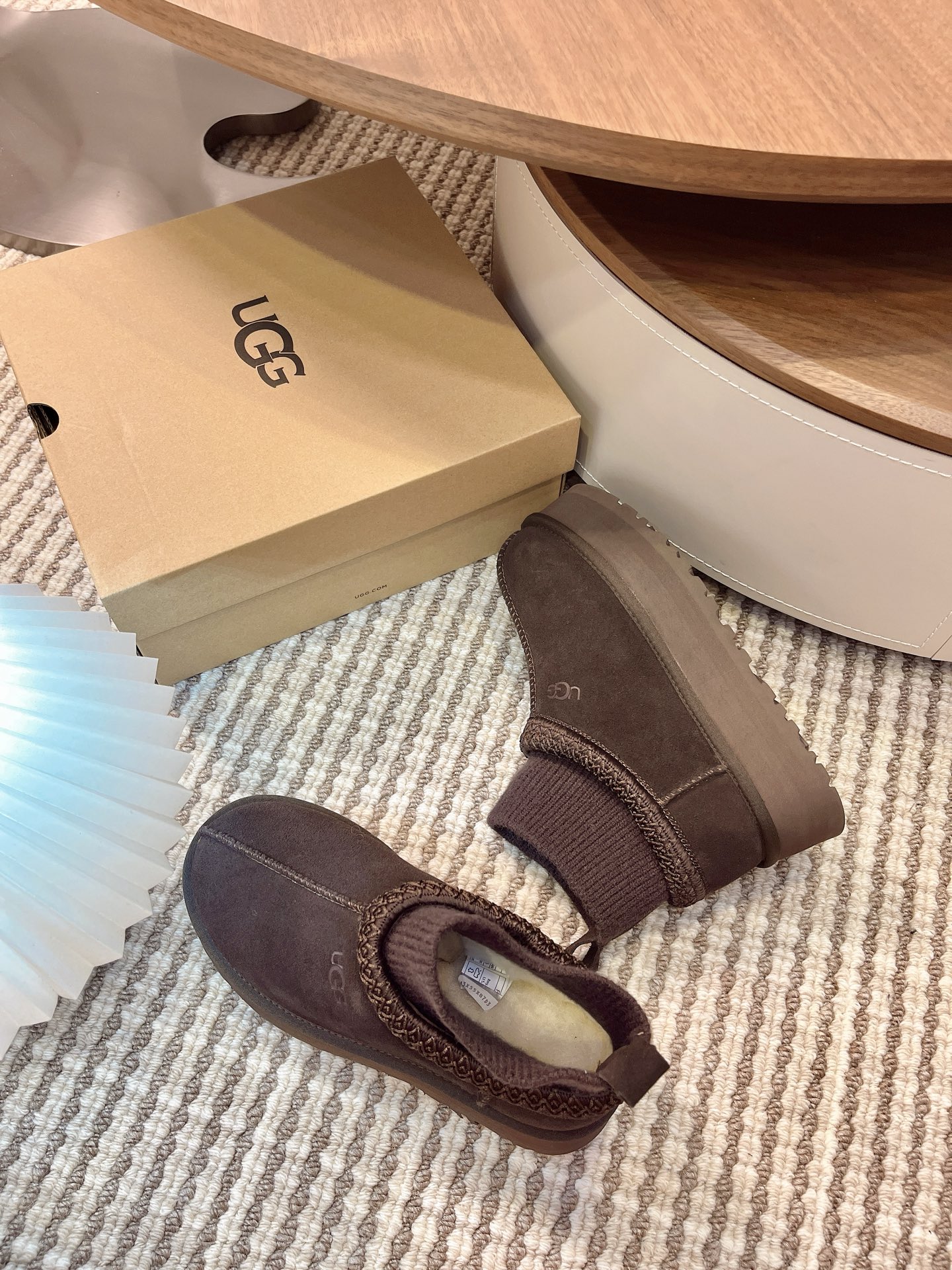🌟UGG 2025新款雪地靴民族风加袜套款，袜套就入羊毛面采用进口光丝牛翻毛皮，内用隆丰皮毛一体，底，高