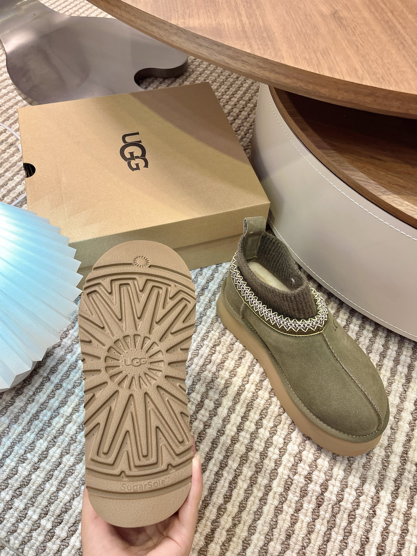 🌟UGG 2025新款雪地靴民族风加袜套款，袜套就入羊毛面采用进口光丝牛翻毛皮，内用隆丰皮毛一体，底，高