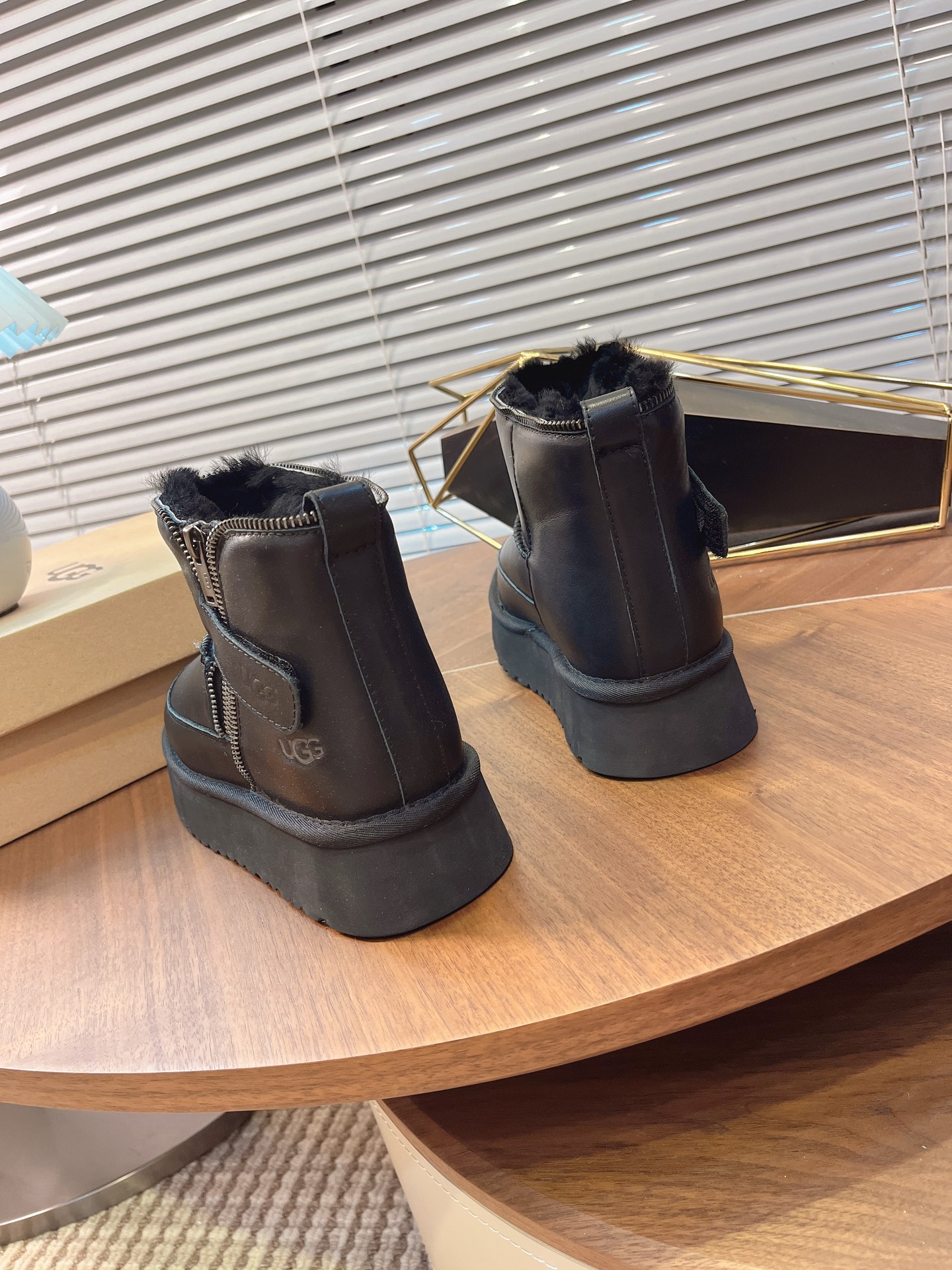 摩托款厚底 UGG雪地靴 毛毛鞋原版开模深凹槽高弹鞋底，原版版型，25s主推机车靴，百搭风格，配金属拉链