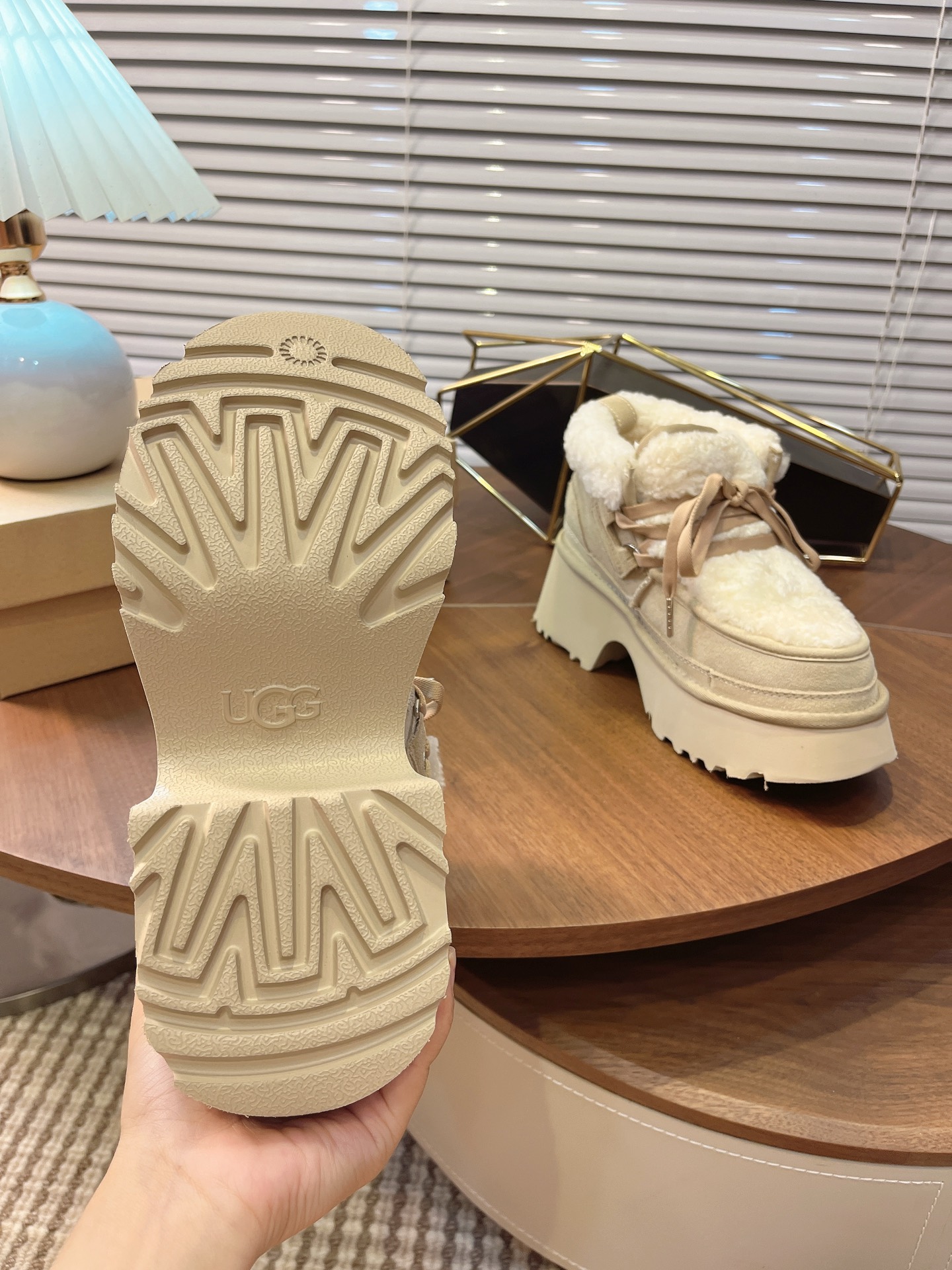 UGG秋冬新款 厚底坡跟人鱼系带靴ugg泰迪卷毛 毛毛鞋软软糯糯 百搭时尚新款 小仙女冬天的必备品 上脚