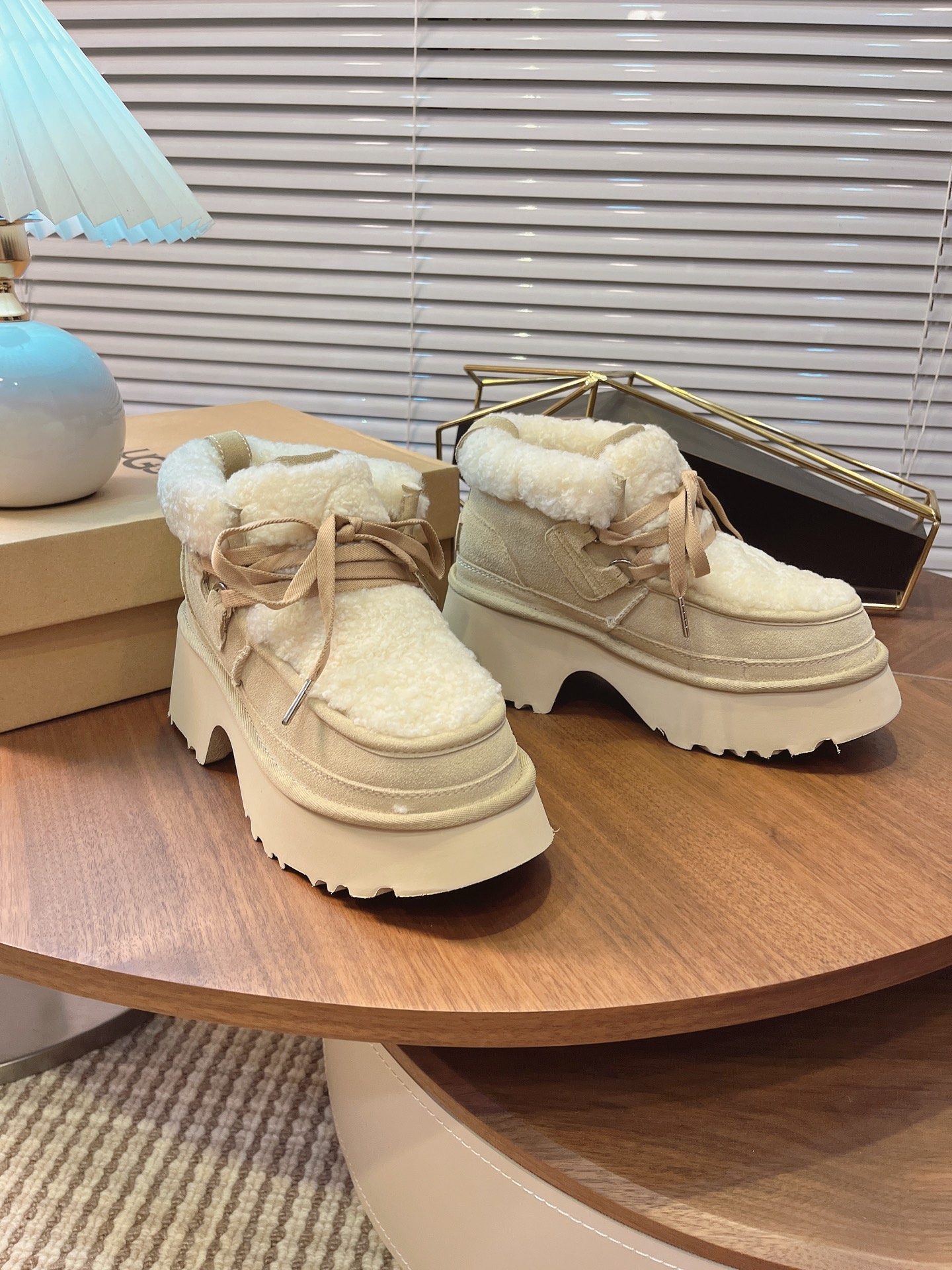 UGG秋冬新款 厚底坡跟人鱼系带靴ugg泰迪卷毛 毛毛鞋软软糯糯 百搭时尚新款 小仙女冬天的必备品 上脚