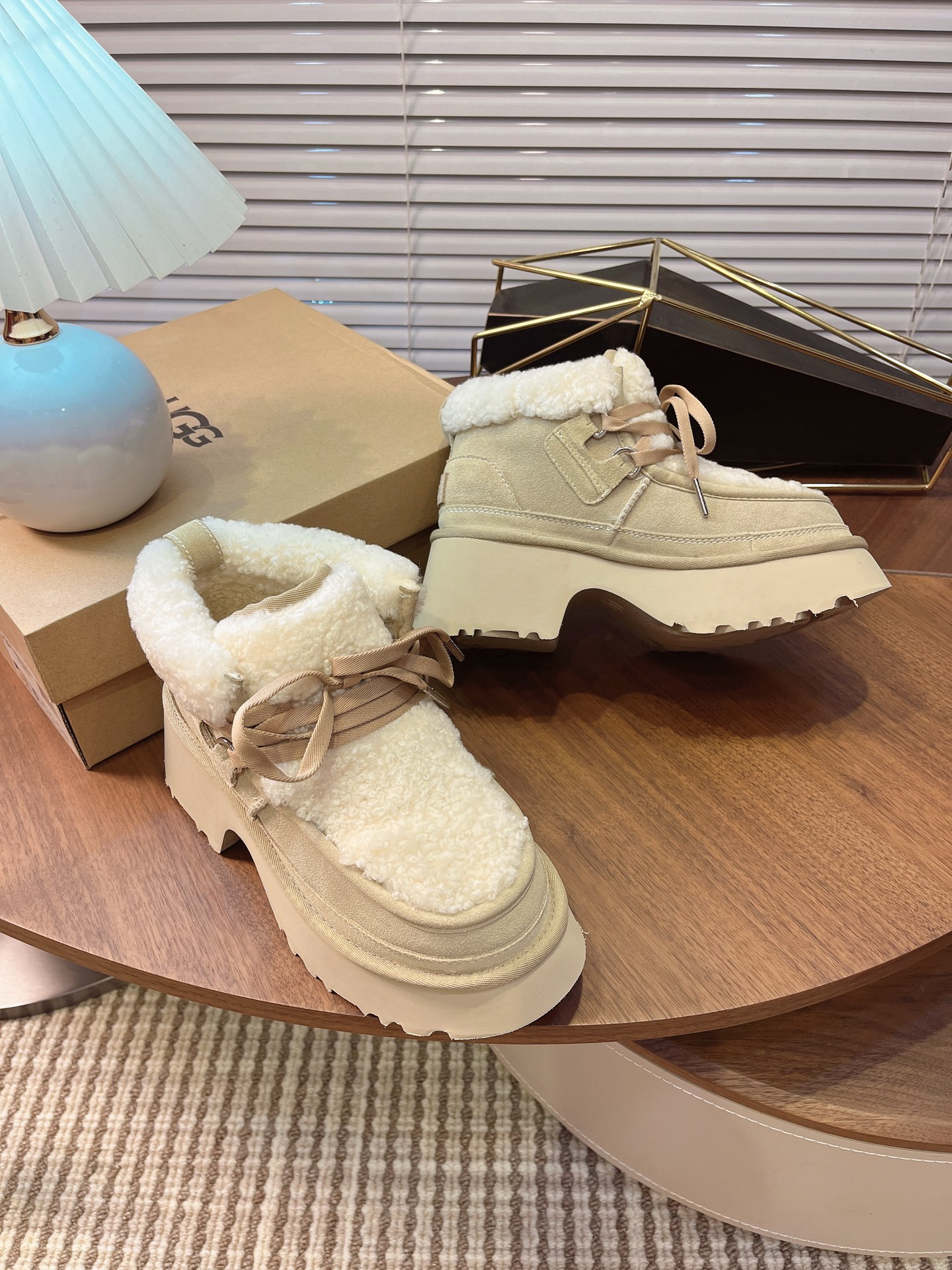 UGG秋冬新款 厚底坡跟人鱼系带靴ugg泰迪卷毛 毛毛鞋软软糯糯 百搭时尚新款 小仙女冬天的必备品 上脚