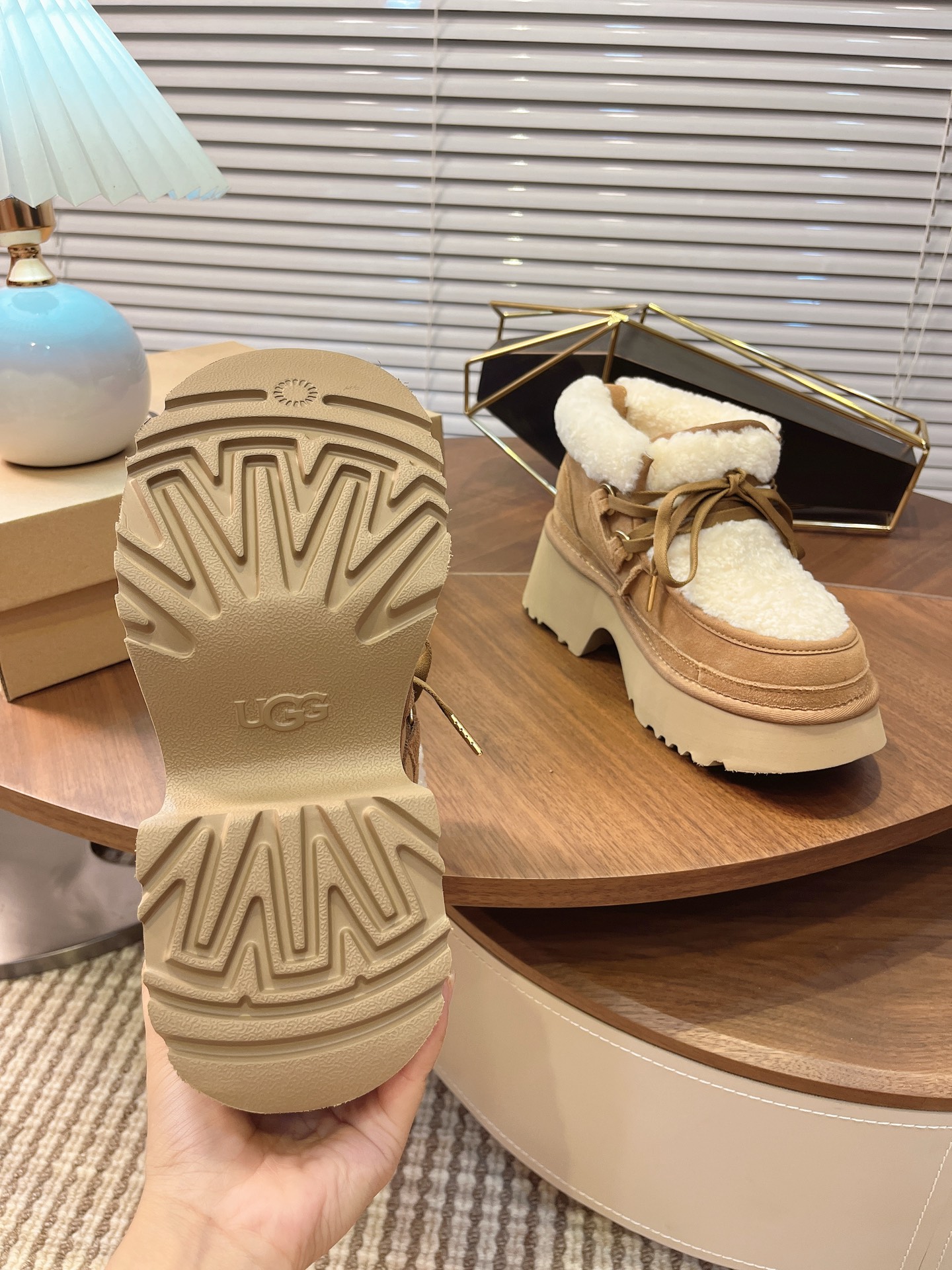 UGG秋冬新款 厚底坡跟人鱼系带靴ugg泰迪卷毛 毛毛鞋软软糯糯 百搭时尚新款 小仙女冬天的必备品 上脚