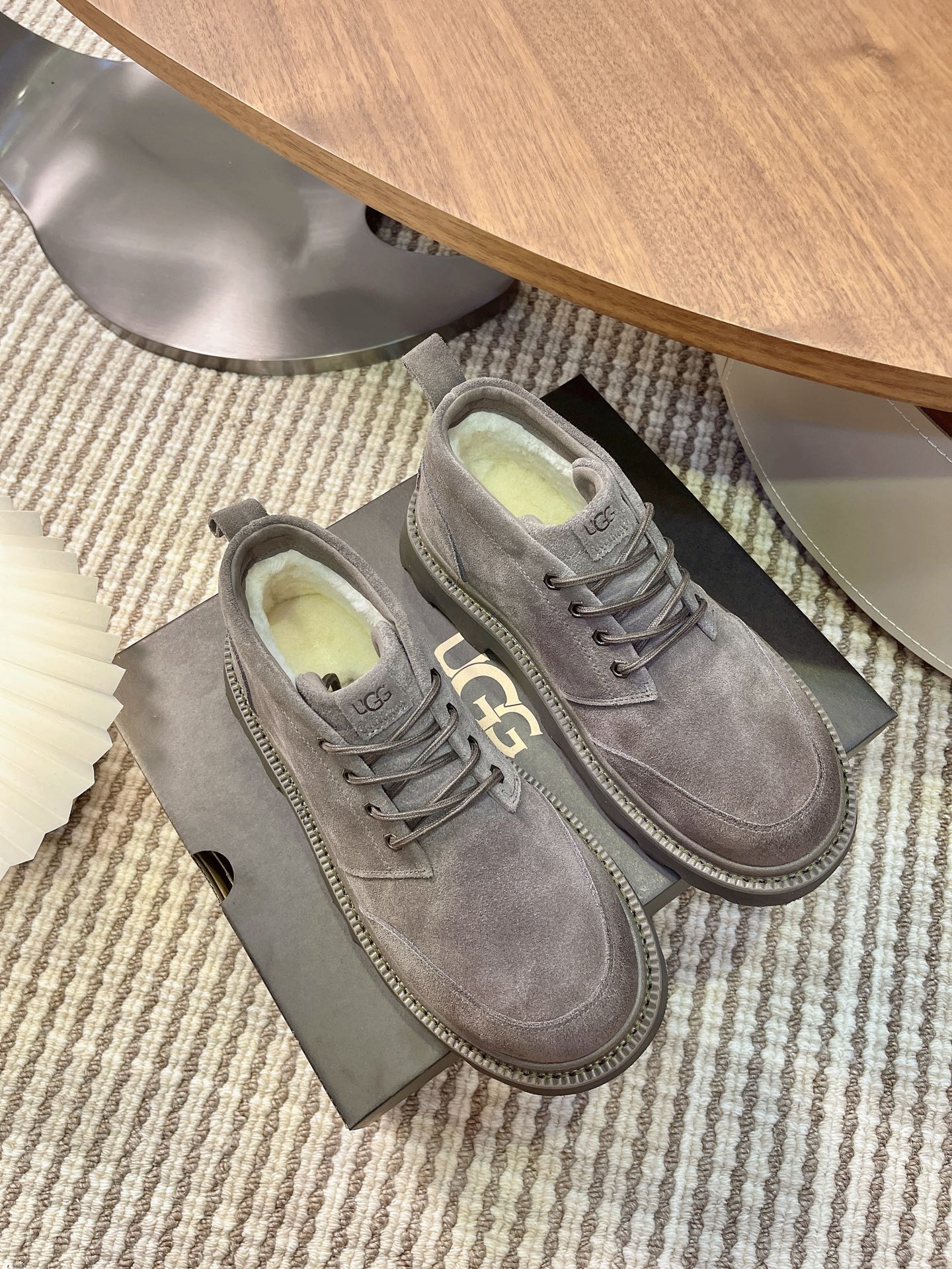 NO:536089,New men's . Winter snow boots and fur shoes. The matching coefficient is also 100%. It looks good and fashionable. It looks very exciting and wears aura. Lager casual boots. Lace-up with hot embossed brand. Item number 1171113. High-quality beef fleece. The inner lining of Australian imported sheepskin fur is integrated with Australian lamb fur. The inner lining is made of Australian lamb fur. The outer lining is EVA non-slip sole. The size is 40-45. Snow boots, boots, sheepskin.19860909新款男款 .冬季雪地靴 毛毛鞋 搭配系数也是百分百 炸好看时尚感十足穿上气场爆涨 拉格休闲靴 系带款 鞋跟饰有热压花品牌标 货号1171113 鞋面优质牛反绒 内里澳洲进口羊皮毛一体内里选用澳洲羊羔毛 大底EVA防滑大底 码数40一45,雪地靴,boots,sheepskin,Women's Shoes