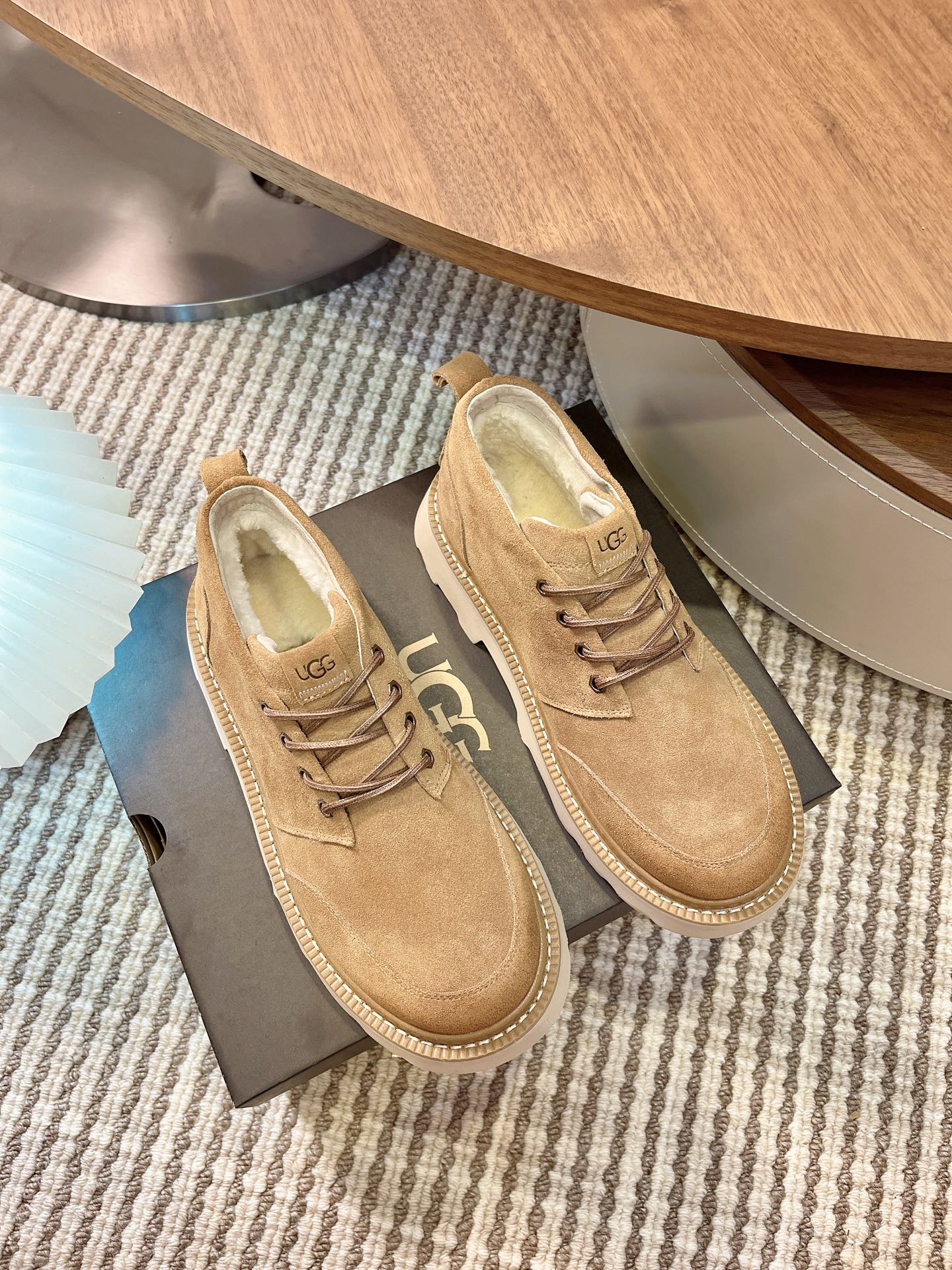 NO:497880,2025 new men's . Winter snow boots and fur shoes. The matching coefficient is also 100%. It looks good and fashionable. It looks very exciting and wears aura. Lager casual boots. Lace-up with hot embossed brand logo. Item number 1171113. High-quality beef fleece. The inner lining of Australian imported sheepskin fur is integrated with Australian lamb fur. The inner lining is the outer lining. The outer lining is the outer lining. EVA non-slip sole. The size is 40-45. Snow boots, boots, sheepskin.198609092025新款男款 .冬季雪地靴 毛毛鞋 搭配系数也是百分百 炸好看时尚感十足穿上气场爆涨 拉格休闲靴 系带款 鞋跟饰有热压花品牌标 货号1171113 鞋面优质牛反绒 内里澳洲进口羊皮毛一体内里选用澳洲羊羔毛 大底EVA防滑大底 码数40一45,雪地靴,boots,sheepskin,Women's Shoes