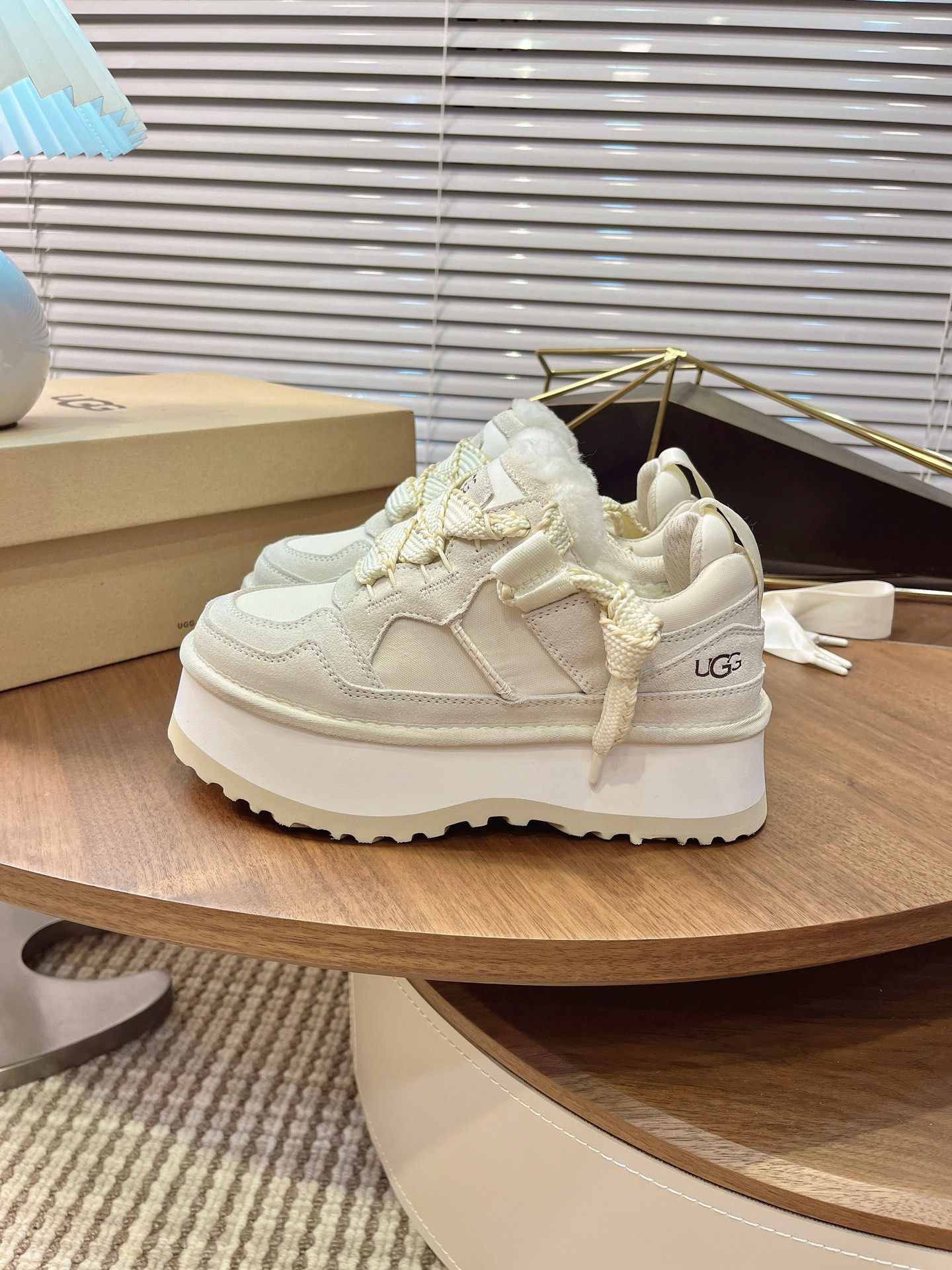 𝐔𝐆𝐆｜艾秋梅尔系列hanni同款厚底太爱了，又特别轻便好穿，搭配袜子有种甜度超标少女感，厚底增高设计，