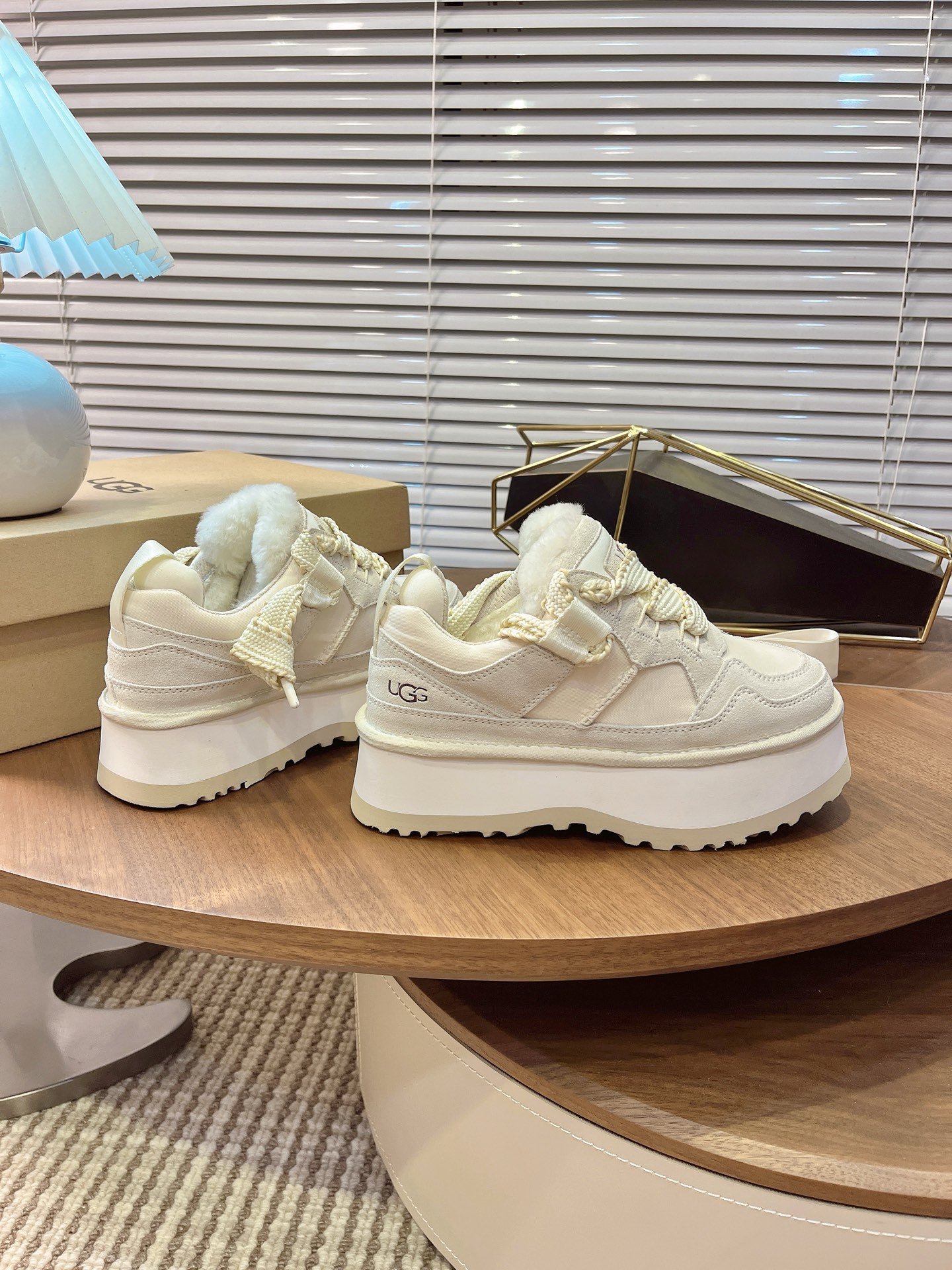 𝐔𝐆𝐆｜艾秋梅尔系列hanni同款厚底太爱了，又特别轻便好穿，搭配袜子有种甜度超标少女感，厚底增高设计，