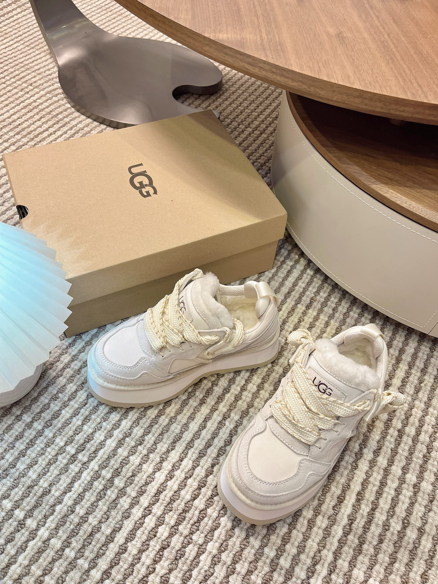 𝐔𝐆𝐆｜艾秋梅尔系列hanni同款厚底太爱了，又特别轻便好穿，搭配袜子有种甜度超标少女感，厚底增高设计，