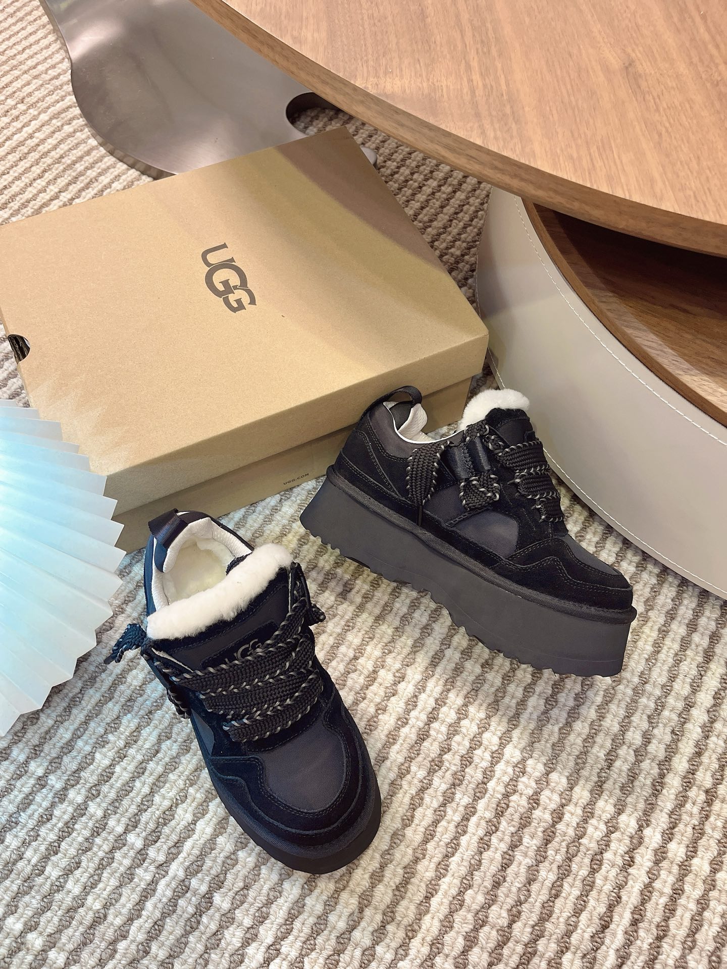 𝐔𝐆𝐆｜艾秋梅尔系列hanni同款厚底太爱了，又特别轻便好穿，搭配袜子有种甜度超标少女感，厚底增高设计，