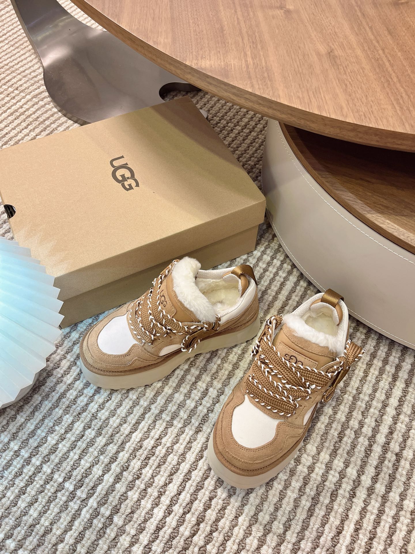 𝐔𝐆𝐆｜艾秋梅尔系列hanni同款厚底太爱了，又特别轻便好穿，搭配袜子有种甜度超标少女感，厚底增高设计，