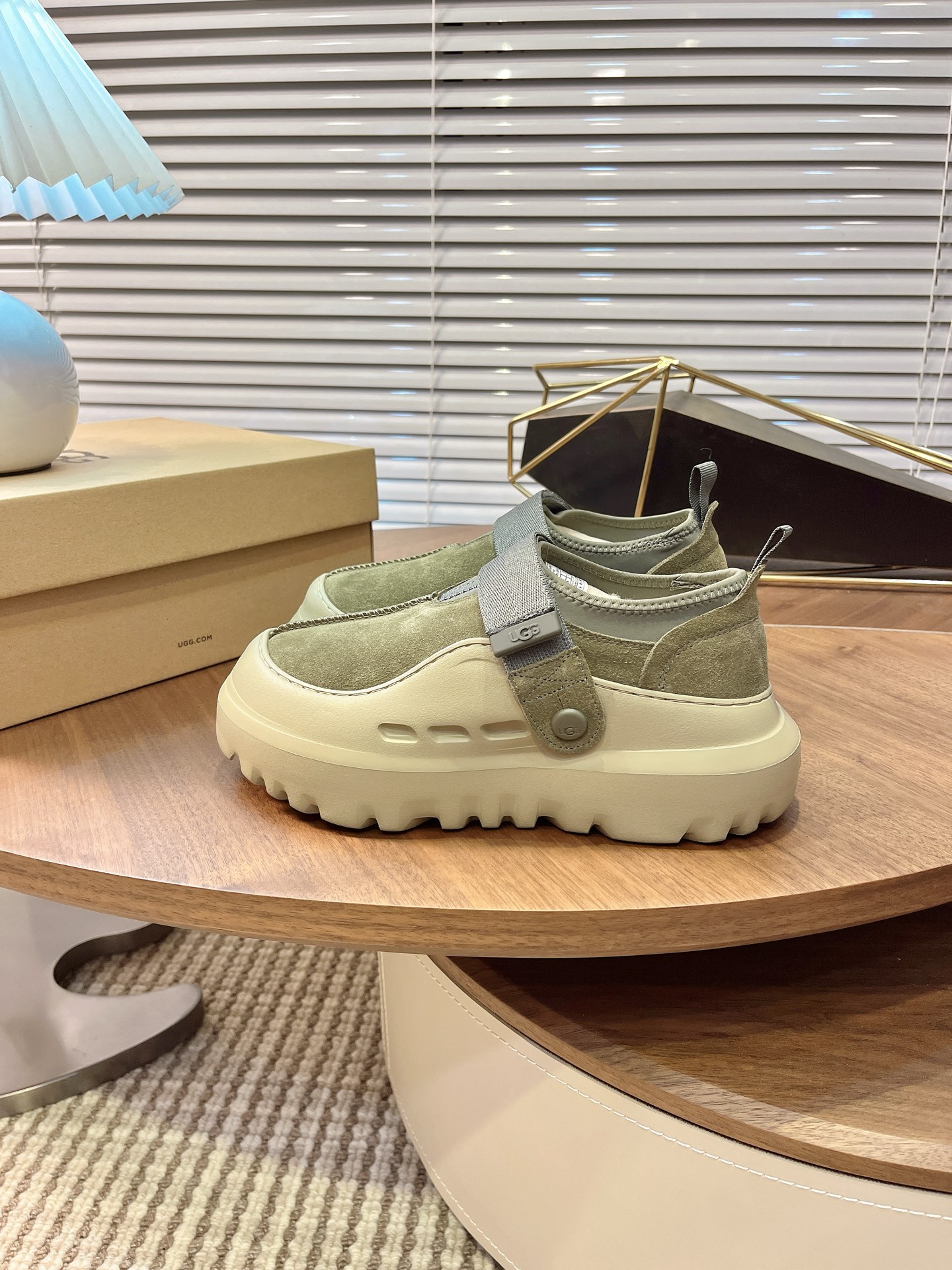 UGucci Modern Casual Low-Top Mules for Men and Women in Suede and Shearling 2 i1760129180351 7275 0 1
