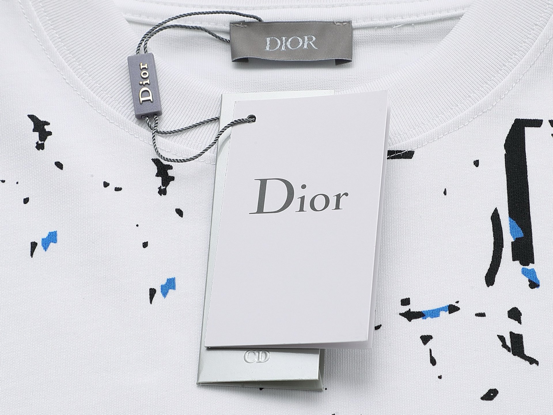 DIOR迪奥 CD经典字母喷墨渐变短袖 Logo标识精致升级 灵感源自八十年代复古