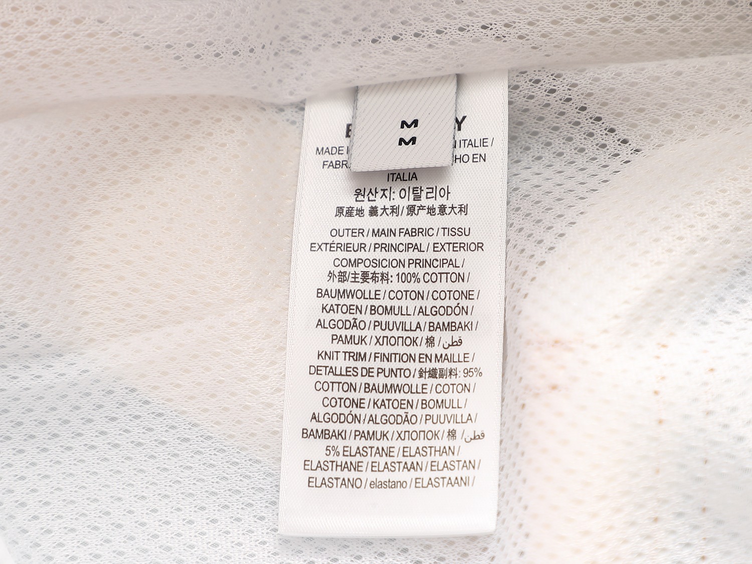 P90
BURBERRY 巴宝莉25ss专柜同款速干沙滩裤短裤🔥情侣款～采用速干面料精心制作，饰以同色调提花图案，突显 巴宝莉经典的 格子印花。厚板立体！衣服偏厚使整体高透气和柔软性的质感更加凸显，饱满的质感引起极度舒适。高端人士必备单品，原厂辅料三标齐全！男女同款！
颜色：黑色 卡其色 灰色
尺码：S M L XL