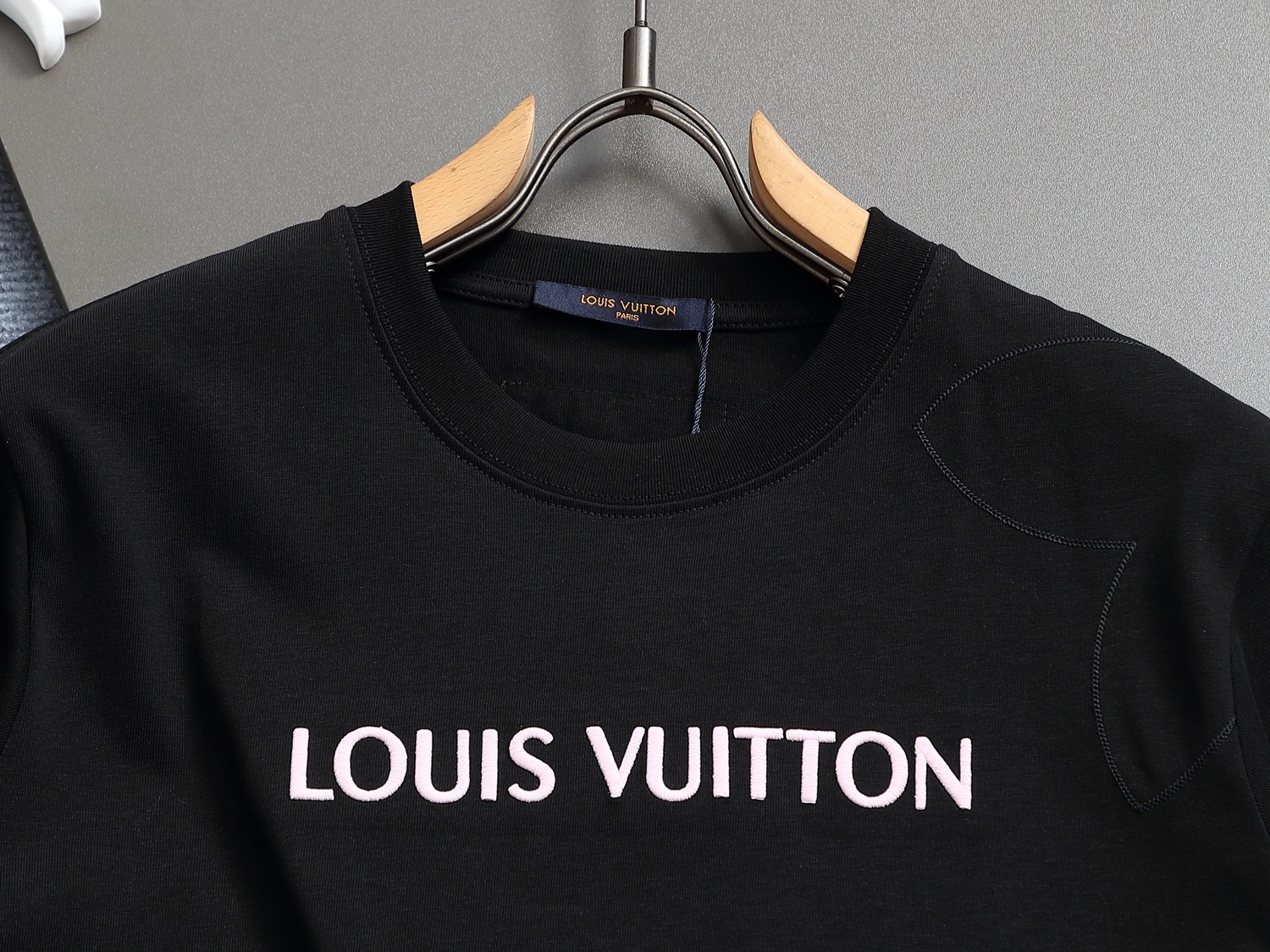 Louis Vuitton 1V 短袖T恤服装,lv,包,男,女 3