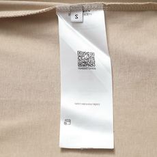 MONCLER 蒙口 极简经典徽章Logo标识精致升级,灵感源自八十年代复古原版面料 官方同款 打底衫 MONCLER 蒙口 极简经典徽章Logo标识精致升级,灵感源自八十年代复古原版面料 官方同款 打底衫