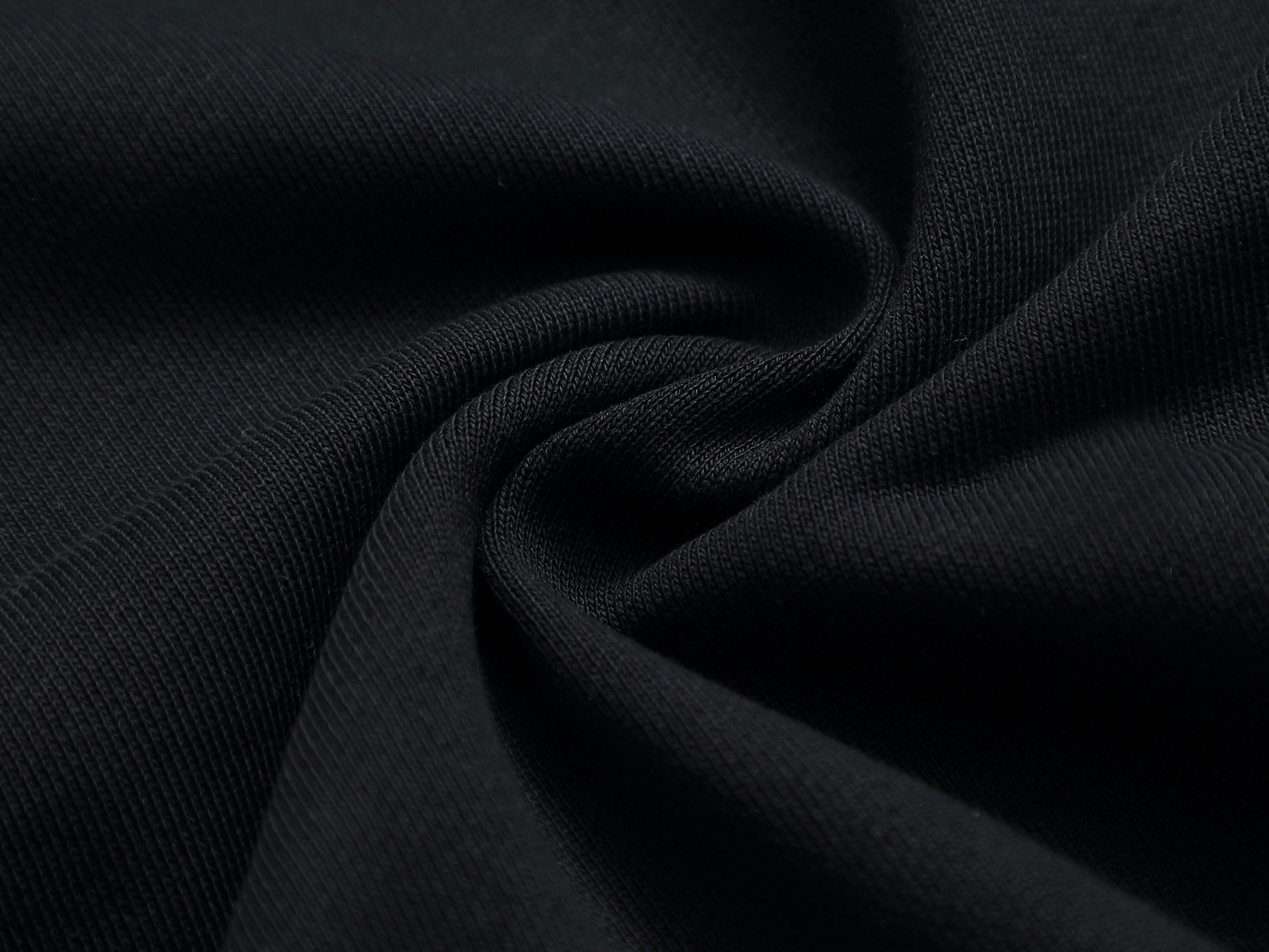 
PRADA 普拉达  拉链口袋三角标Logo
标识进口机绣  灵感源自八十年代复古
原版面料 官方同款