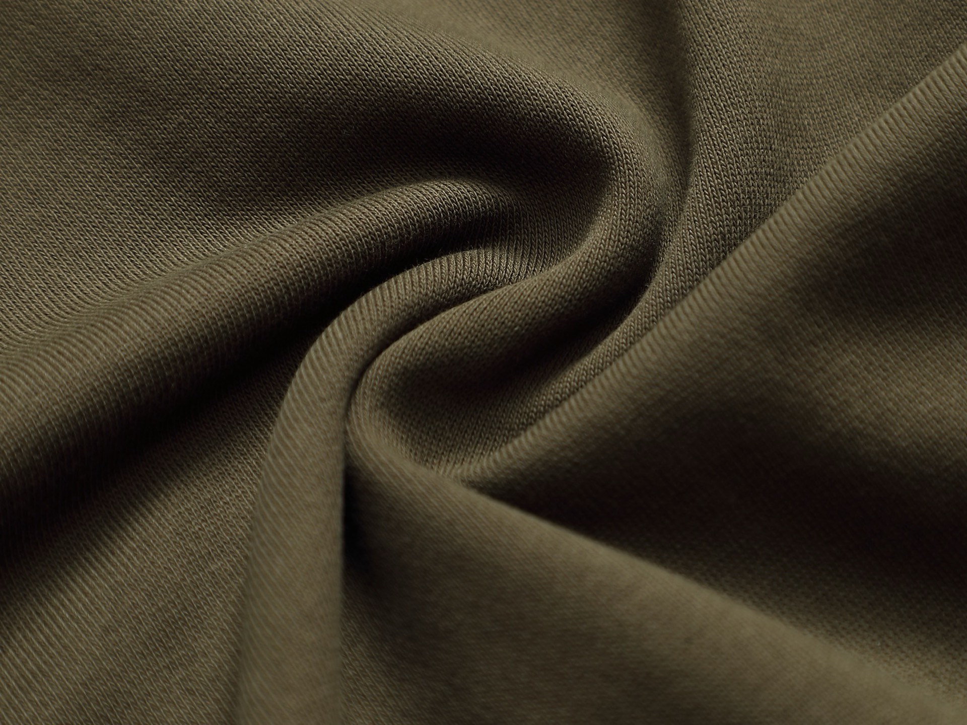 
PRADA 普拉达  拉链口袋三角标Logo
标识进口机绣  灵感源自八十年代复古
原版面料 官方同款