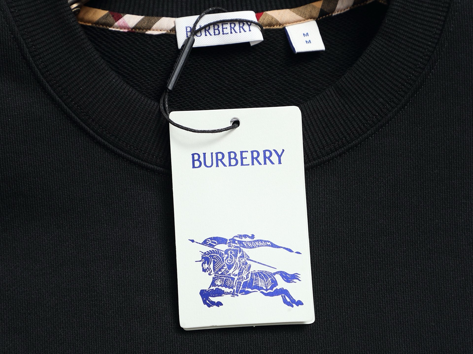 
巴宝莉 BURBERRY
BURBERRY 巴宝莉 格子拼接工艺
大Logo经典精致升级，灵感源自八十