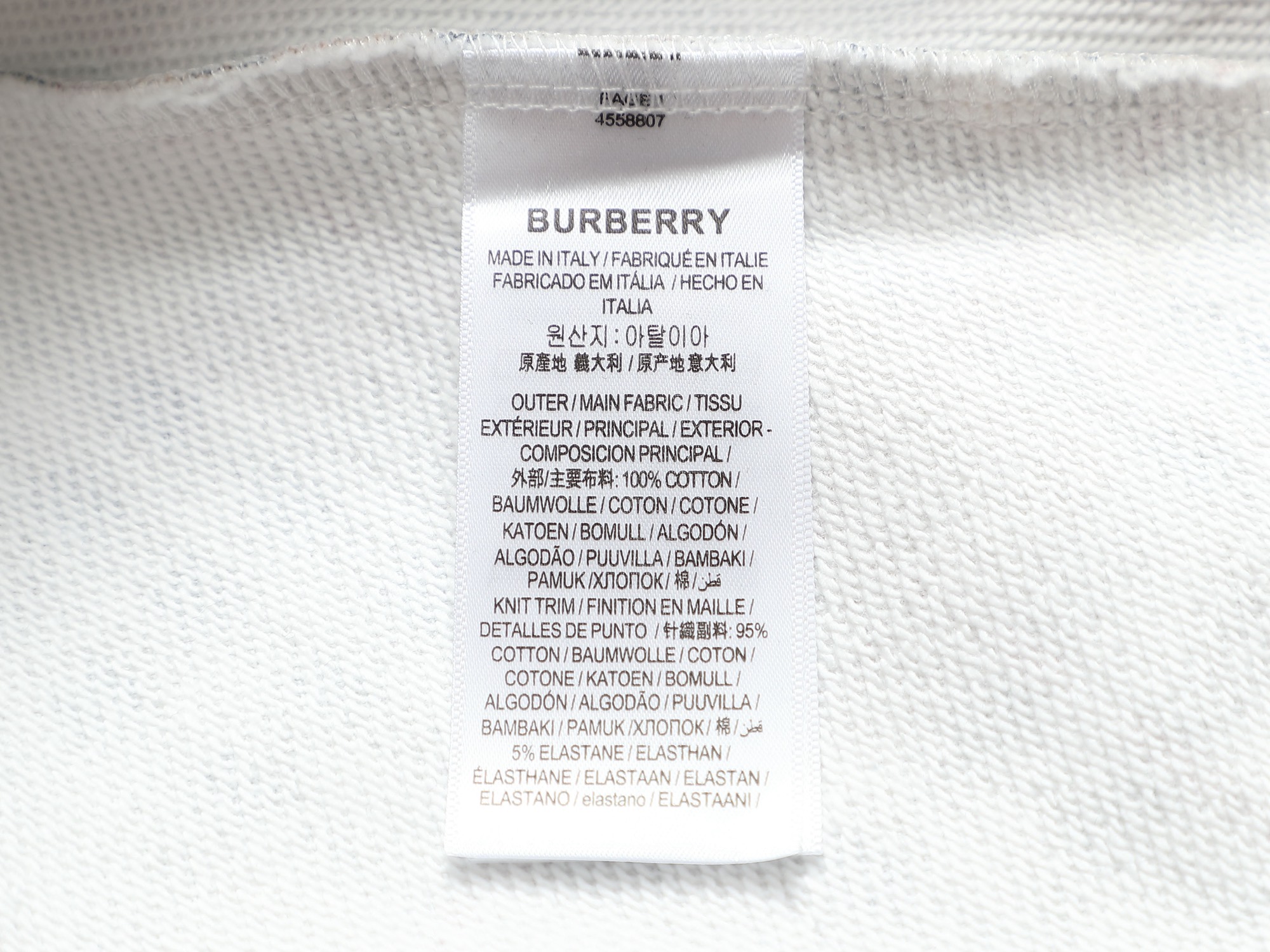 
巴宝莉 BURBERRY
BURBERRY 巴宝莉 格子拼接工艺
大Logo经典精致升级，灵感源自八十