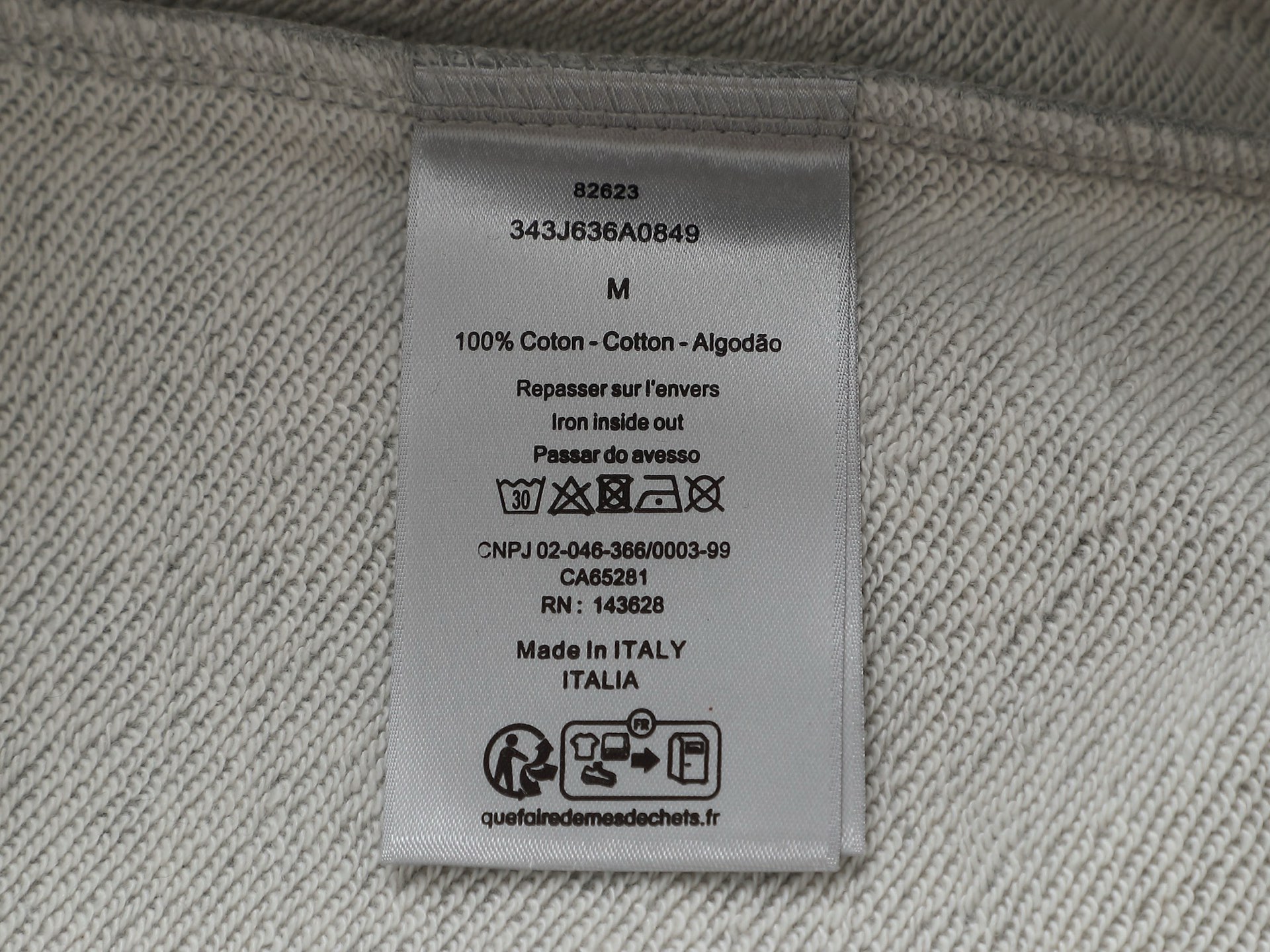 
Dior 迪奥  高品质CD字母刺绣🪡
升级，灵感源自八十年代复古
原版面料 官方同款  圆领卫衣
定