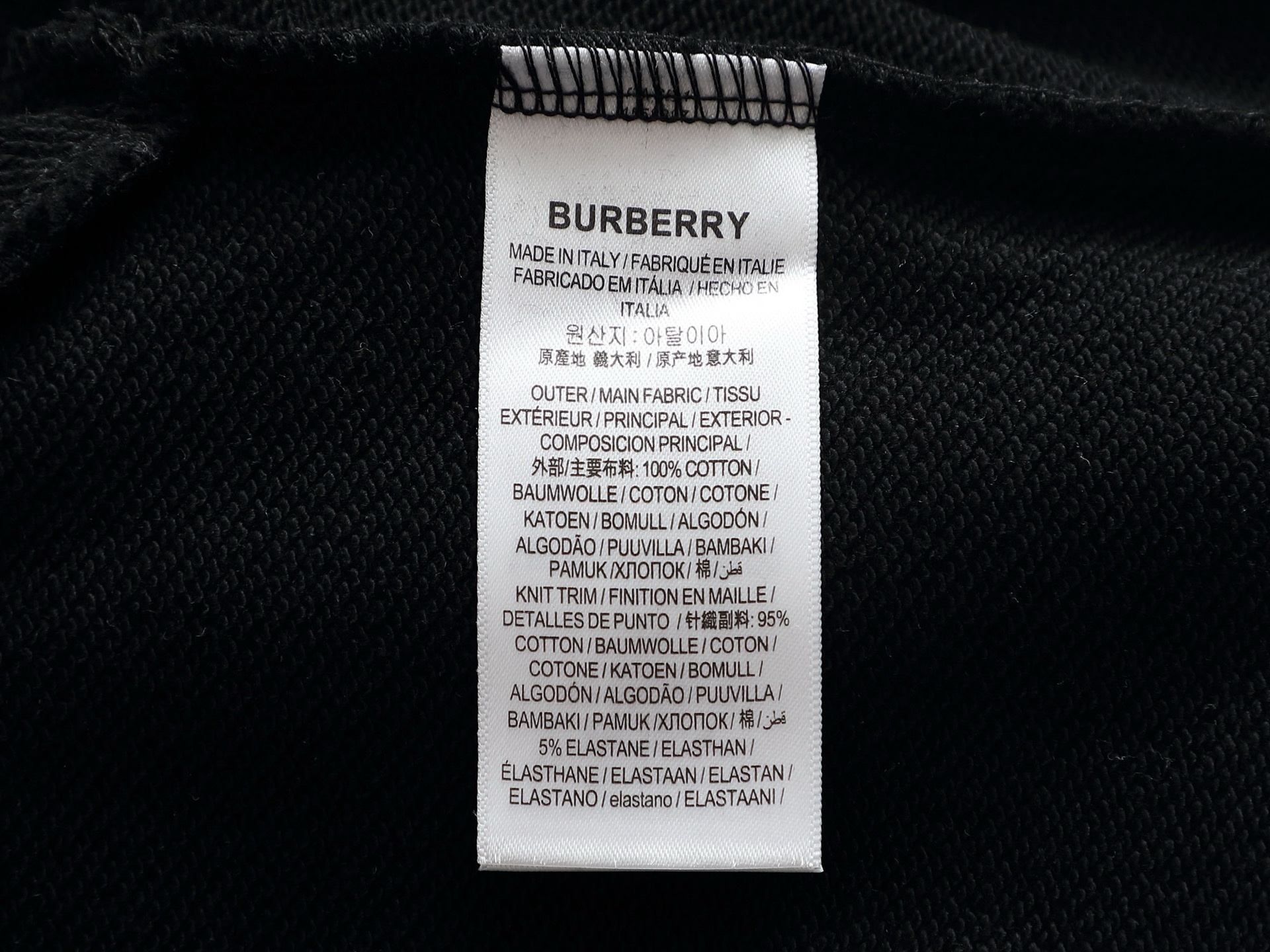 
巴宝莉 BURBERRY
BURBERRY 巴宝莉 格子拼接工艺
大Logo经典精致升级，灵感源自八十