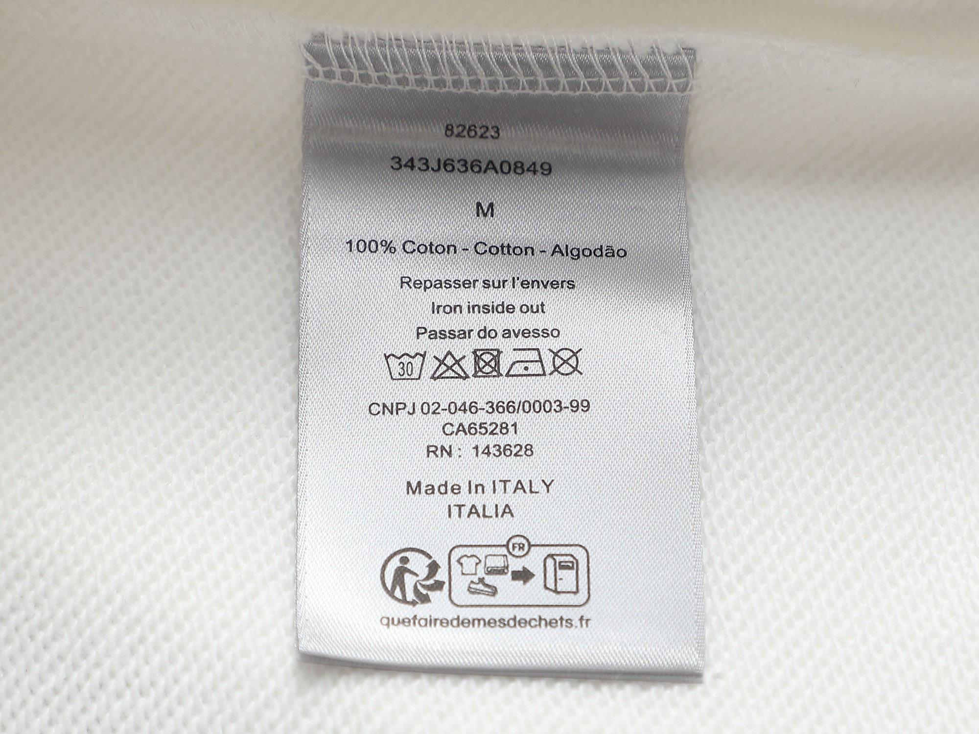 
Dior 迪奥  高品质花蕾字母刺绣🪡
升级，灵感源自八十年代复古
原版面料 官方同款  圆领卫衣
定