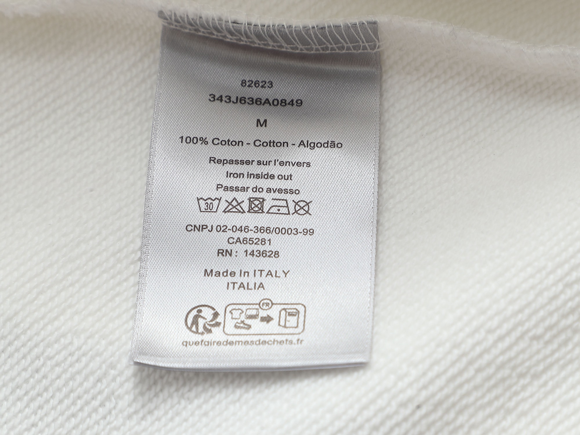 
Dior 迪奥  高品质经典字母刺绣🪡
升级，灵感源自八十年代复古
原版面料 官方同款  圆领卫衣
定