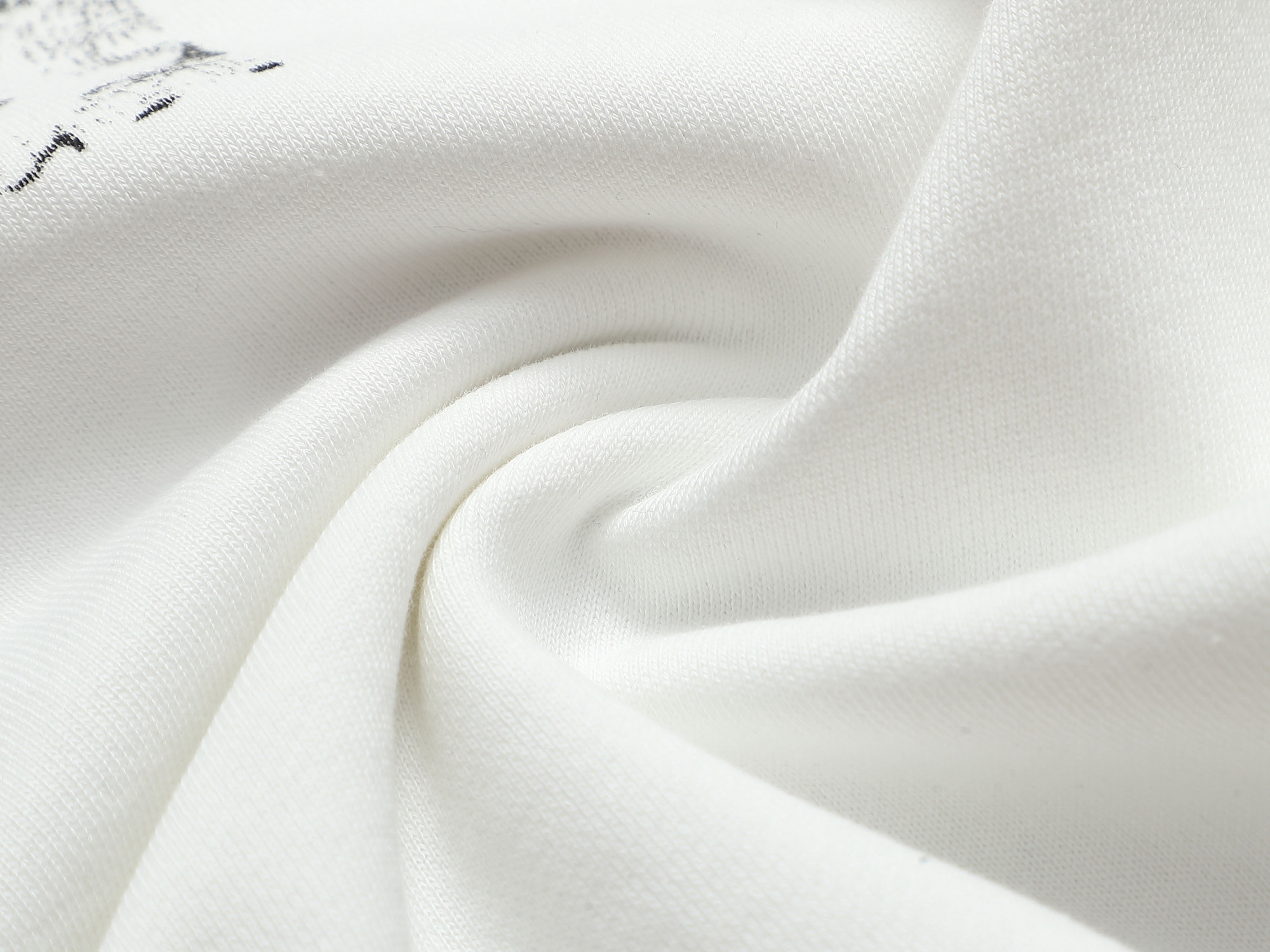 
Dior 迪奥  高品质经典字母刺绣🪡
升级，灵感源自八十年代复古
原版面料 官方同款  圆领卫衣
定