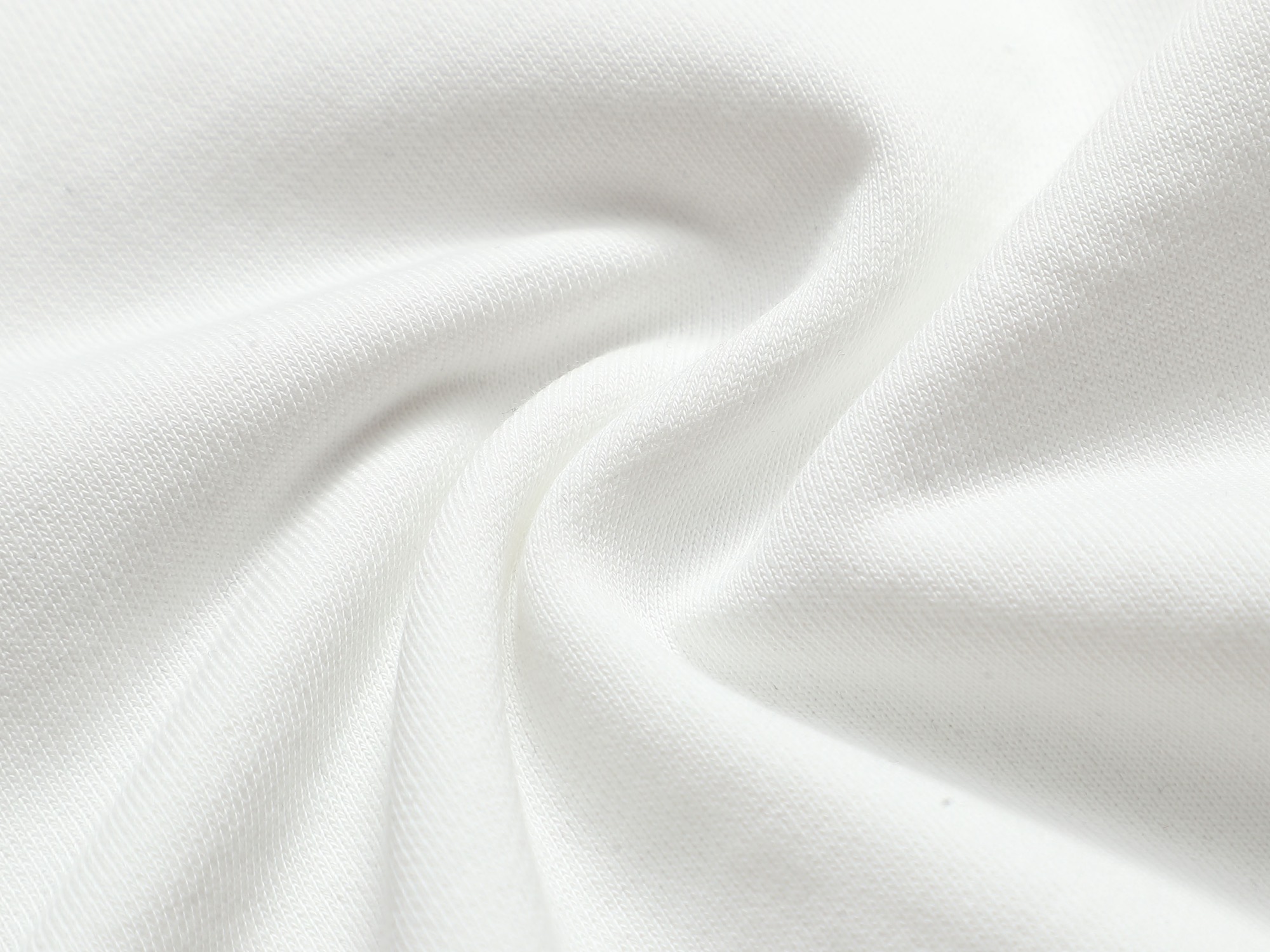 
PRADA 普拉达 金属三角标工艺
升级，灵感源自八十年代复古
原版面料 官方同款 圆领卫衣
定制 同