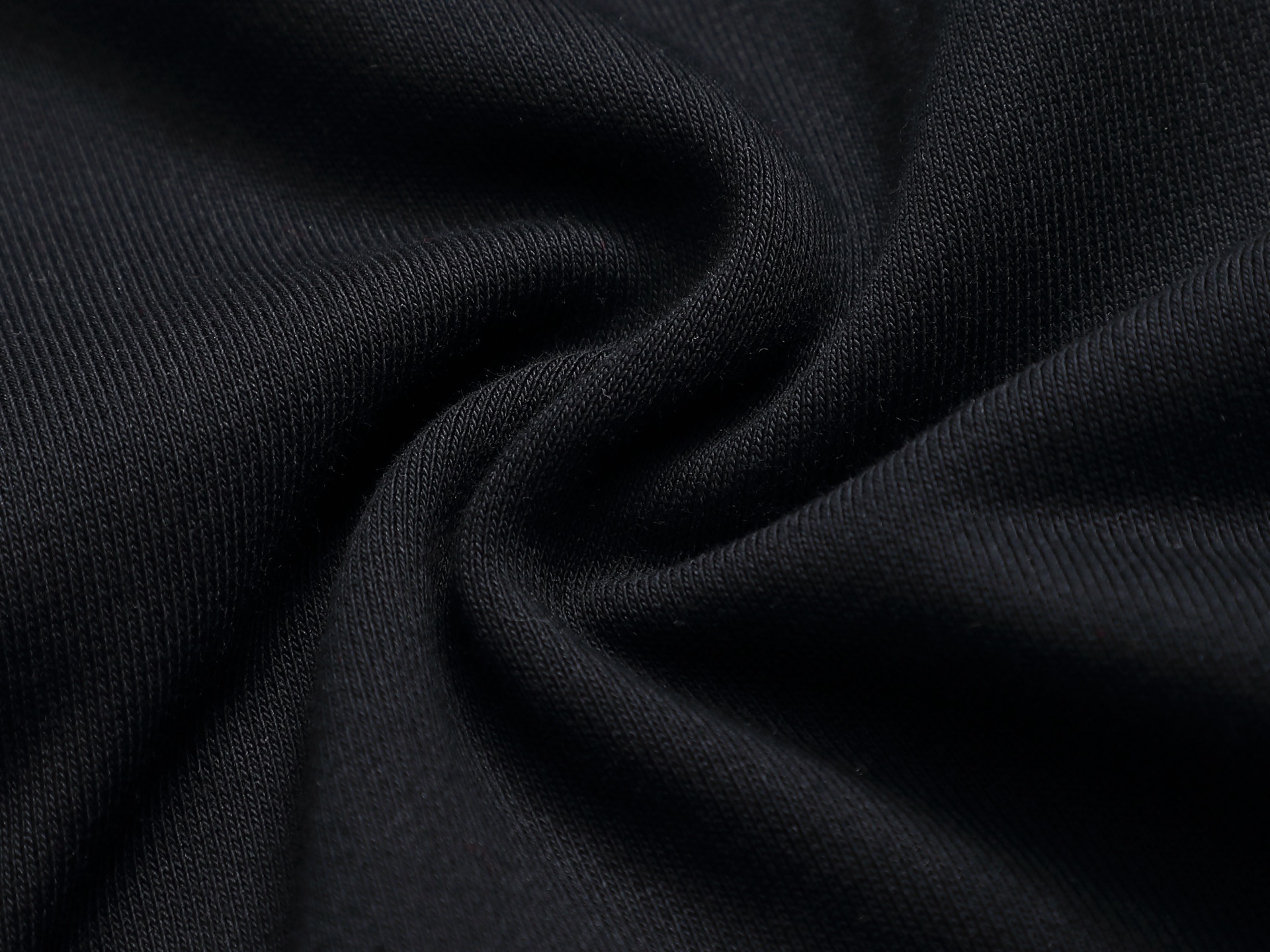 
巴宝莉 BURBERRY
BURBERRY 巴宝莉 格子拼接工艺
大Logo经典精致升级，灵感源自八十