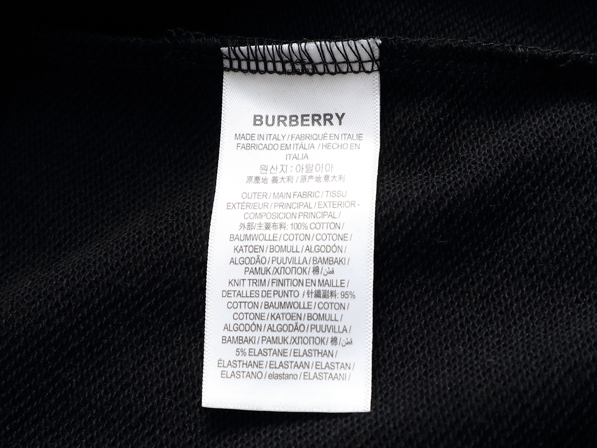 
巴宝莉 BURBERRY
BURBERRY 巴宝莉 格子拼接工艺
大Logo经典精致升级，灵感源自八十