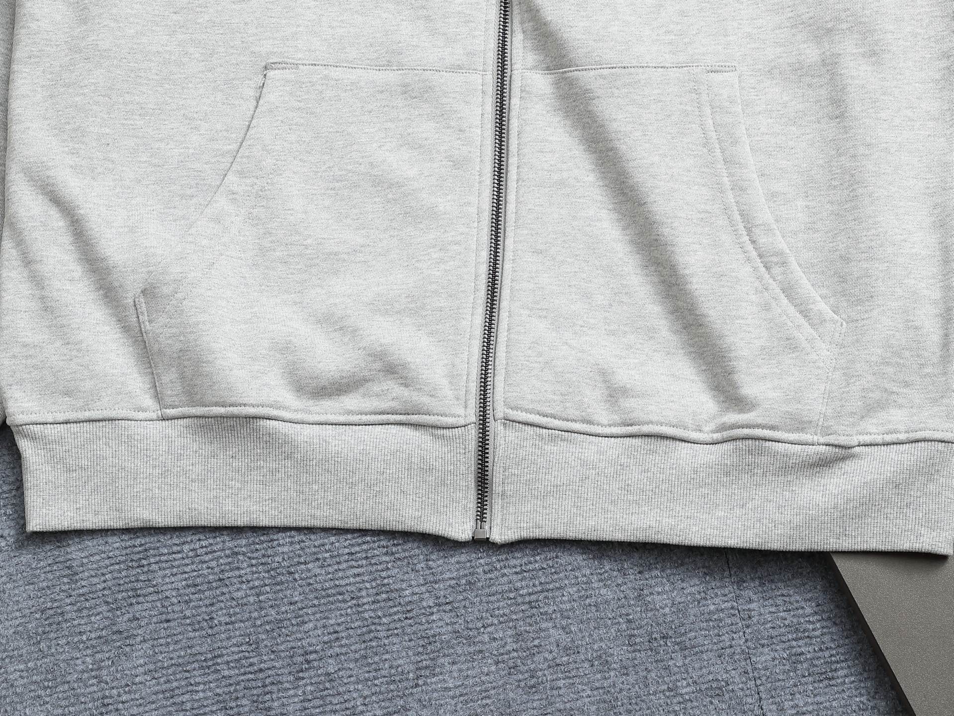 
巴宝莉 BURBERRY
BURBERRY 巴宝莉 格子拼接工艺
大Logo经典精致升级，灵感源自八十