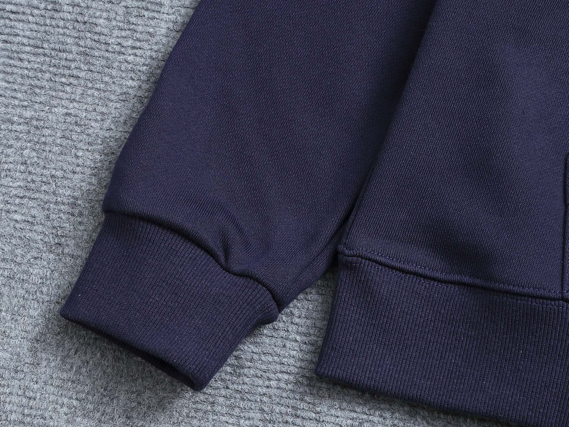 
Louis Vuitton  路易威登  1V  微宽版型XS  S M L 
25SS  1V 新品