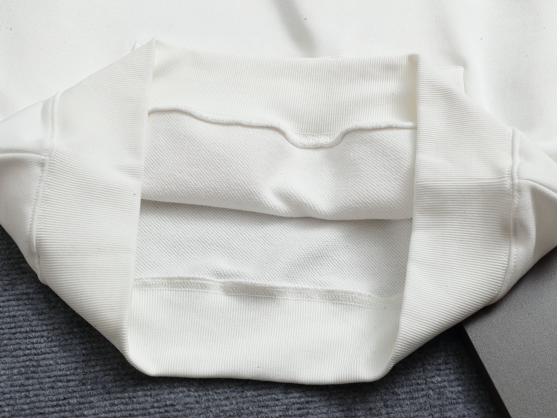 
Louis Vuitton  路易威登  1V  微宽版型S M L XL
25SS  1V 新品专柜